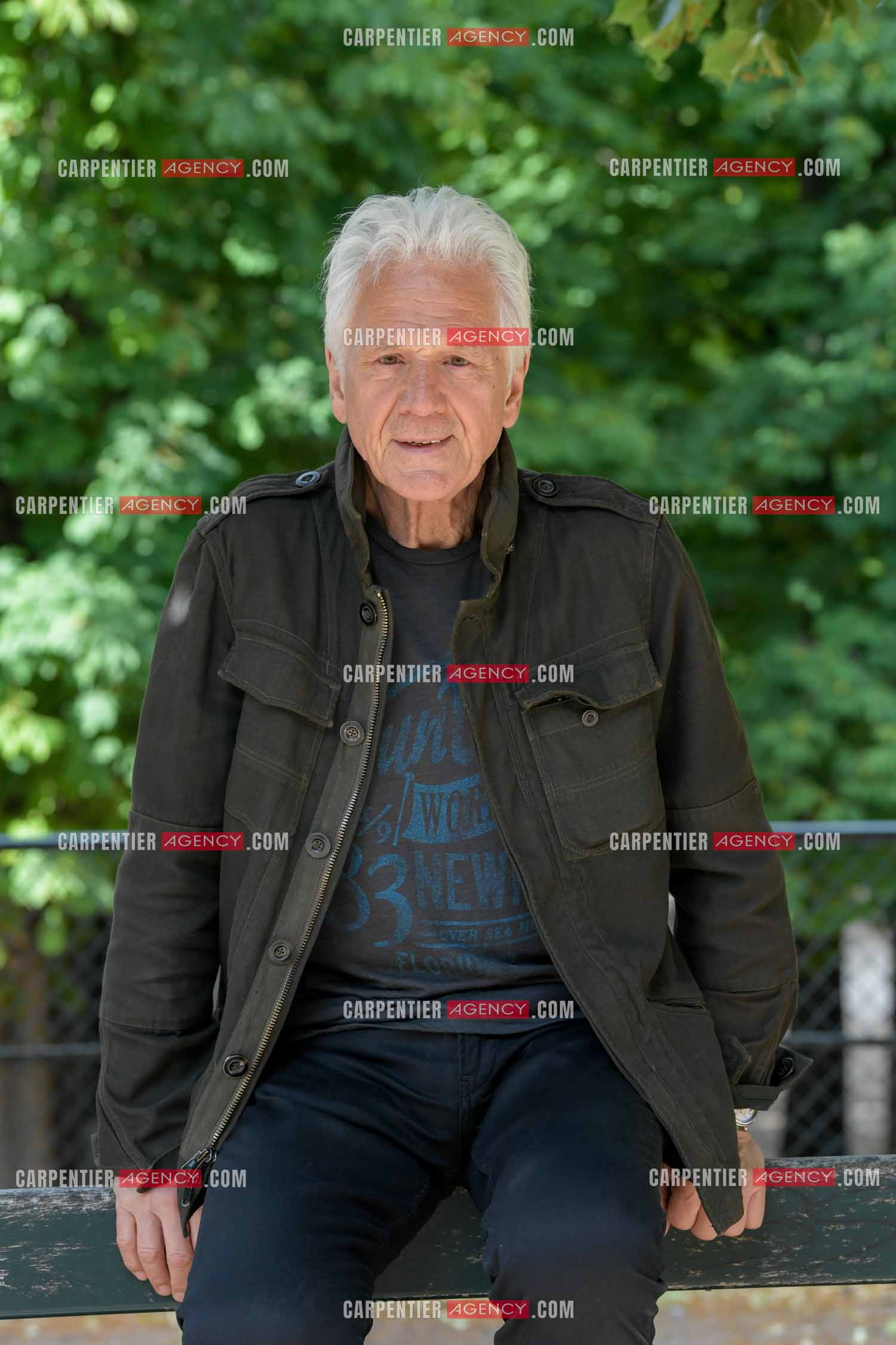 Le chanteur Gérard Lenorman au jardin des Tuileries à Paris. ( Exclusif )