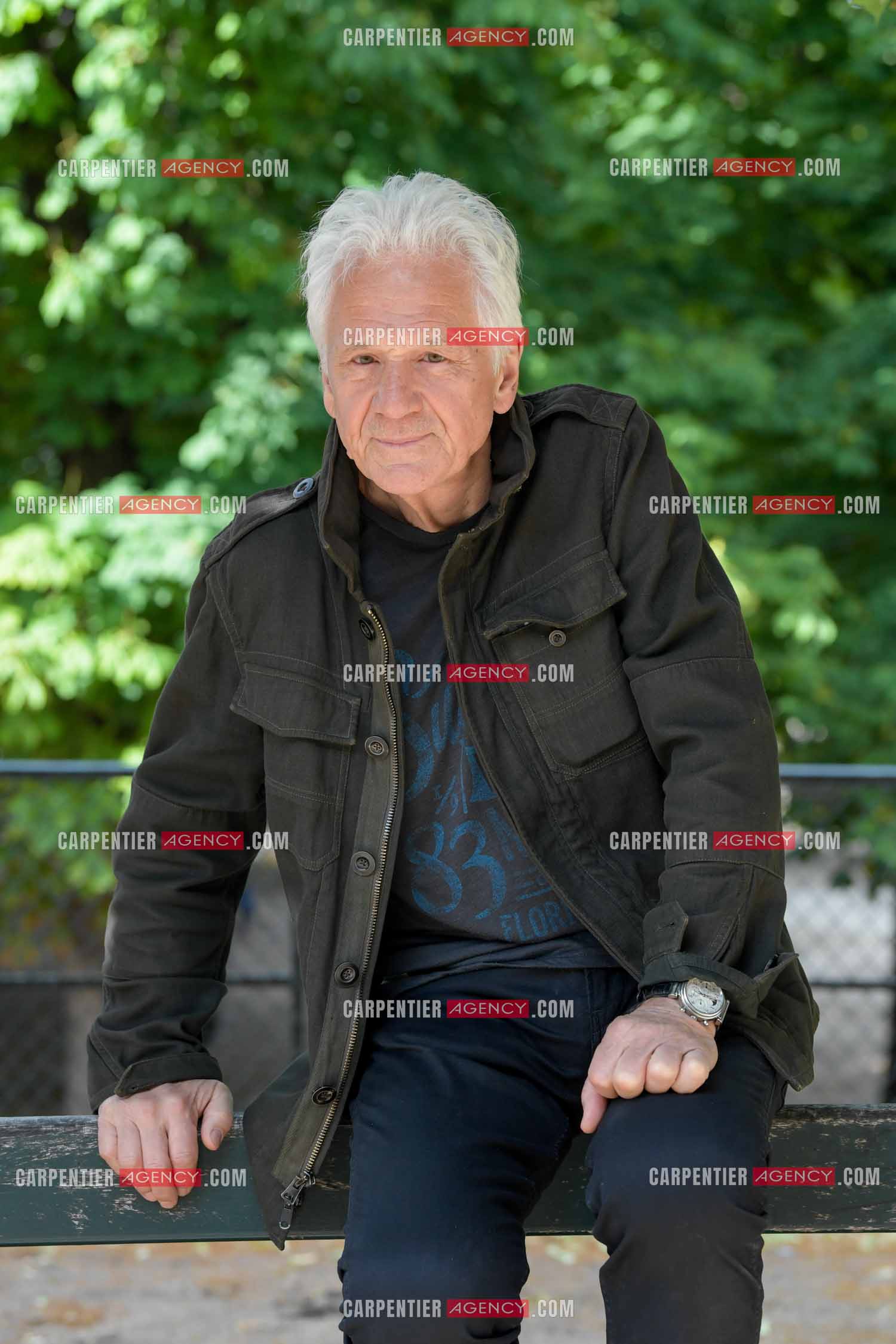 Le chanteur Gérard Lenorman au jardin des Tuileries à Paris. ( Exclusif )