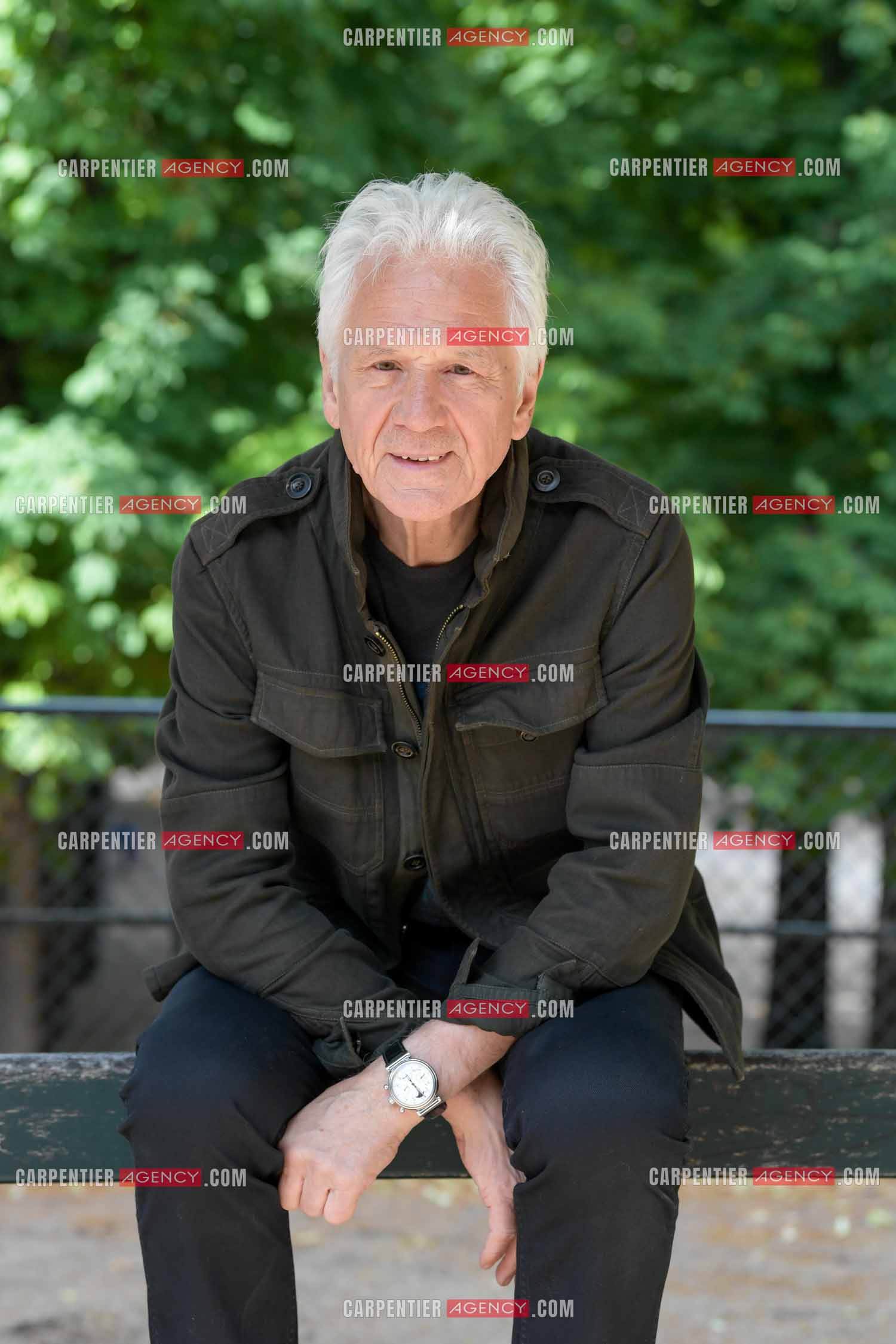Le chanteur Gérard Lenorman au jardin des Tuileries à Paris. ( Exclusif )