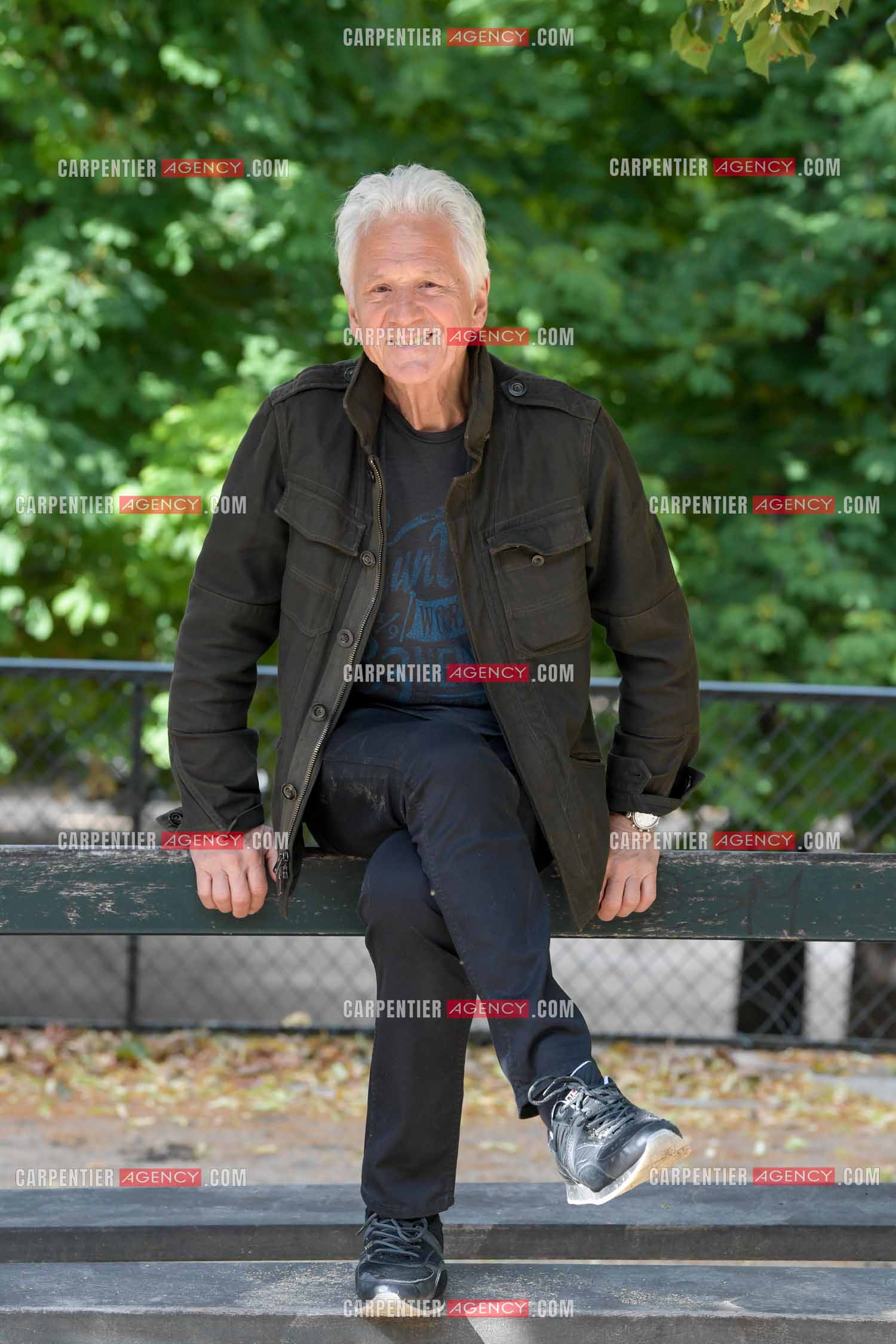 Le chanteur Gérard Lenorman au jardin des Tuileries à Paris. ( Exclusif )