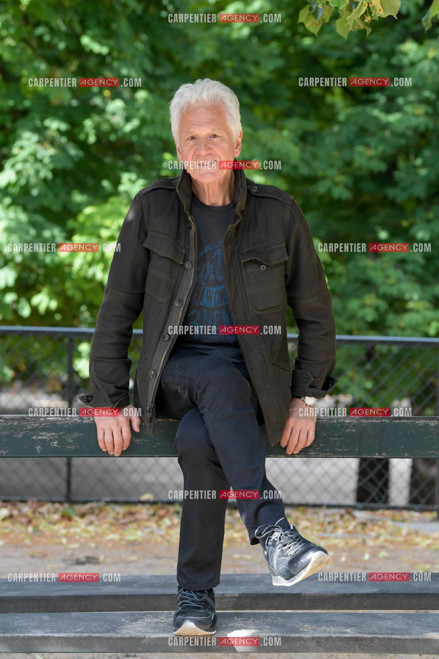 Le chanteur Gérard Lenorman au jardin des Tuileries à Paris. ( Exclusif )
