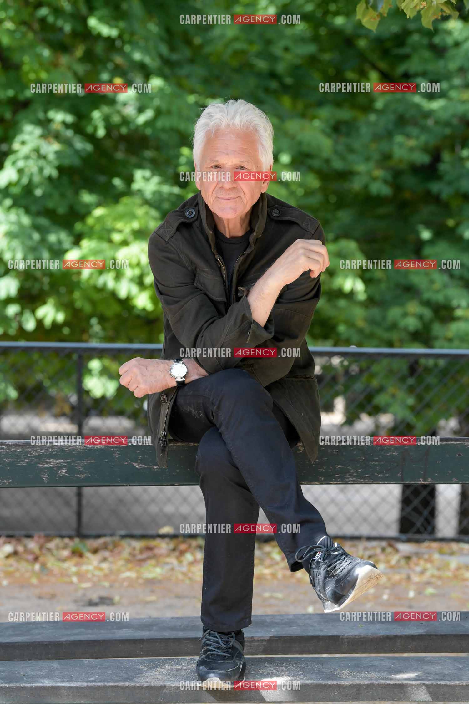 Le chanteur Gérard Lenorman au jardin des Tuileries à Paris. ( Exclusif )