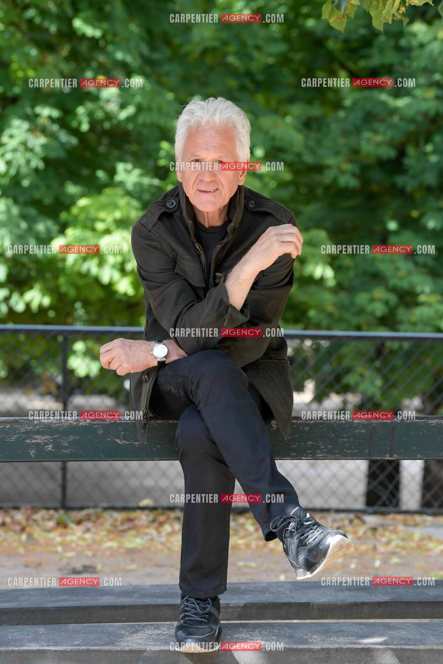 Le chanteur Gérard Lenorman au jardin des Tuileries à Paris. ( Exclusif )