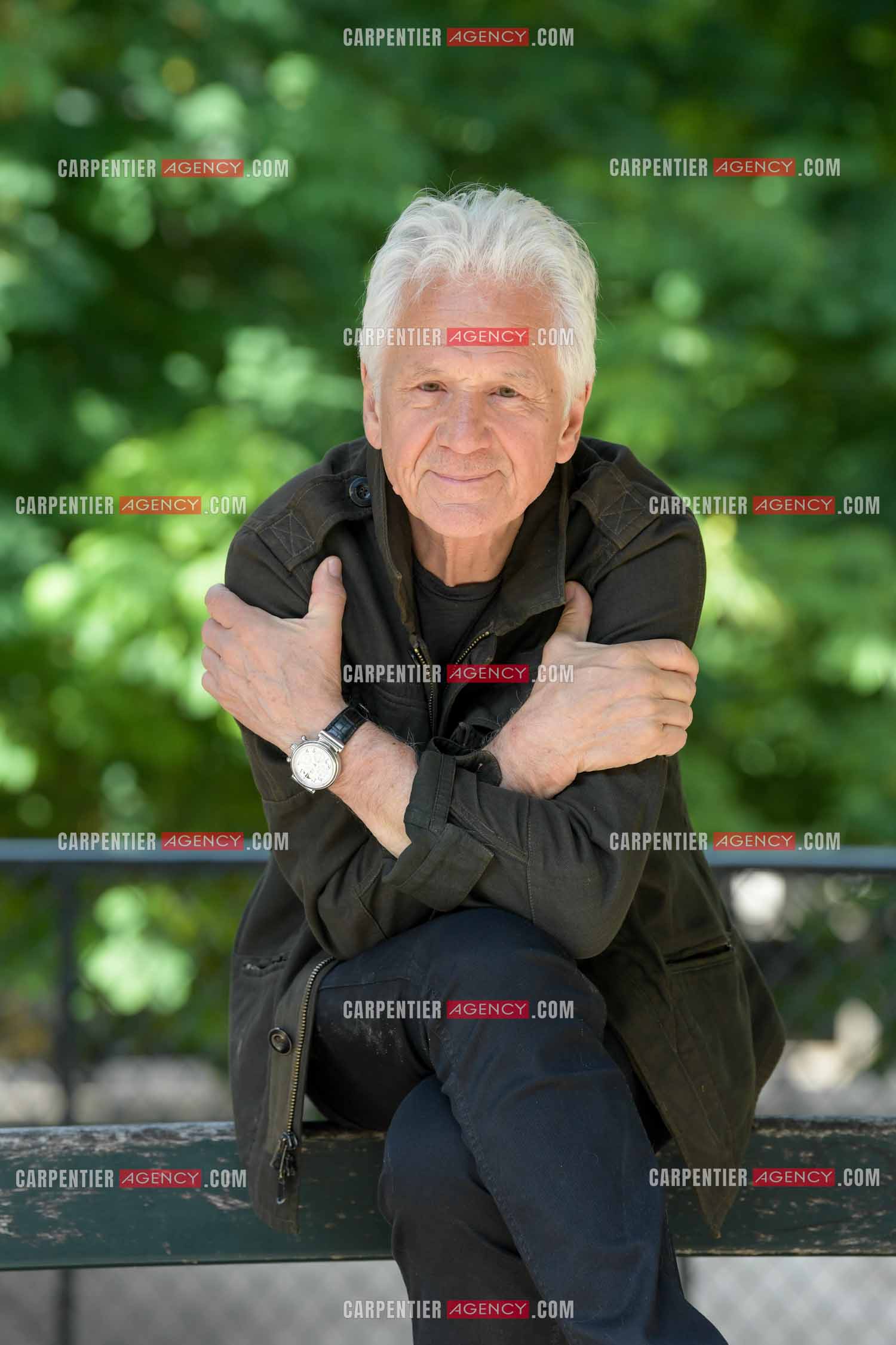 Le chanteur Gérard Lenorman au jardin des Tuileries à Paris. ( Exclusif )