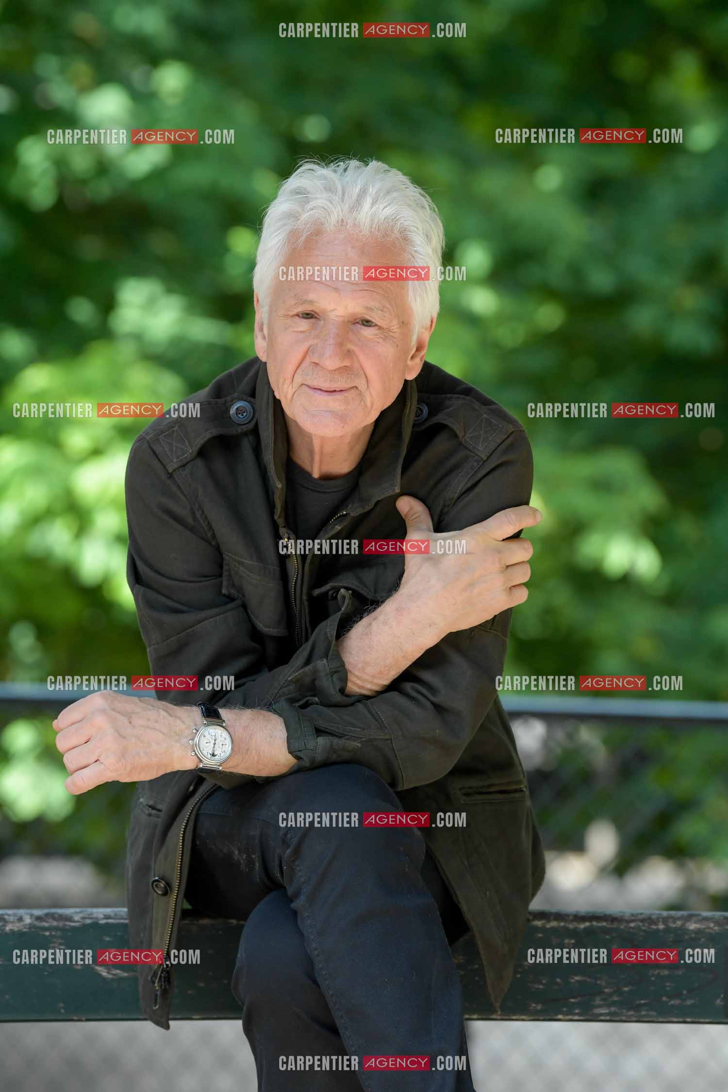 Le chanteur Gérard Lenorman au jardin des Tuileries à Paris. ( Exclusif )
