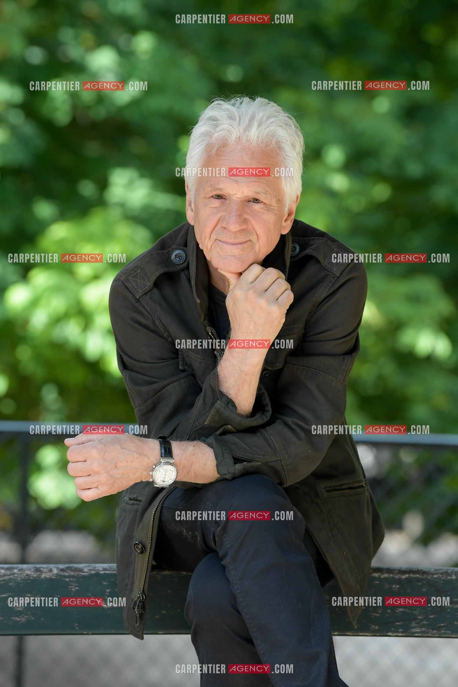 Le chanteur Gérard Lenorman au jardin des Tuileries à Paris. ( Exclusif )