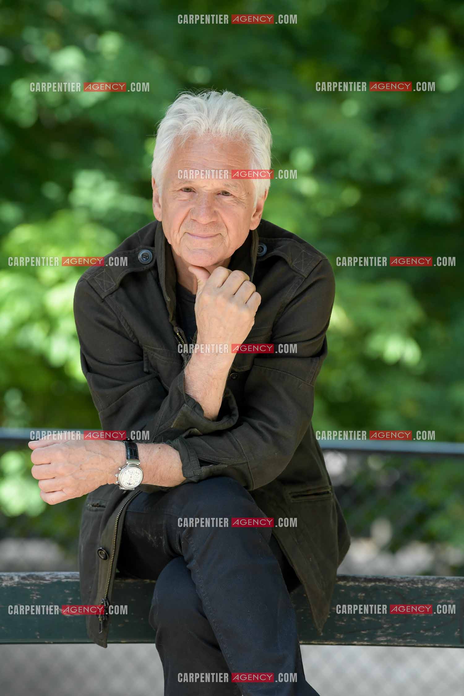 Le chanteur Gérard Lenorman au jardin des Tuileries à Paris. ( Exclusif )