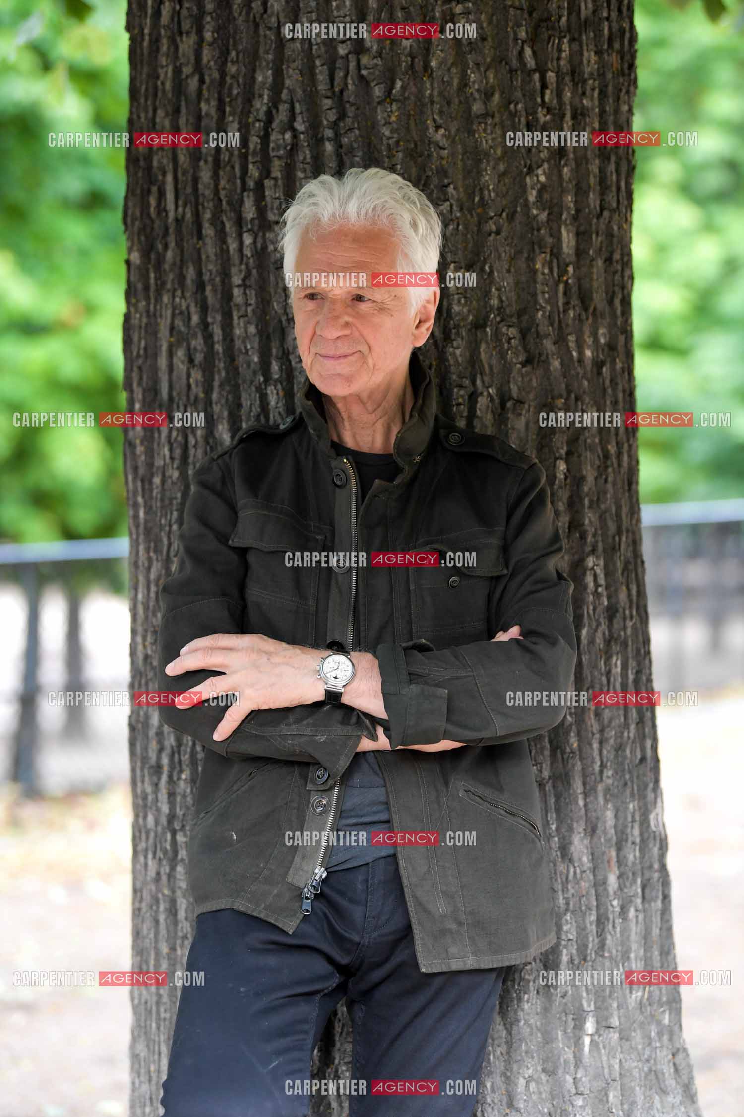 Le chanteur Gérard Lenorman au jardin des Tuileries à Paris. ( Exclusif )