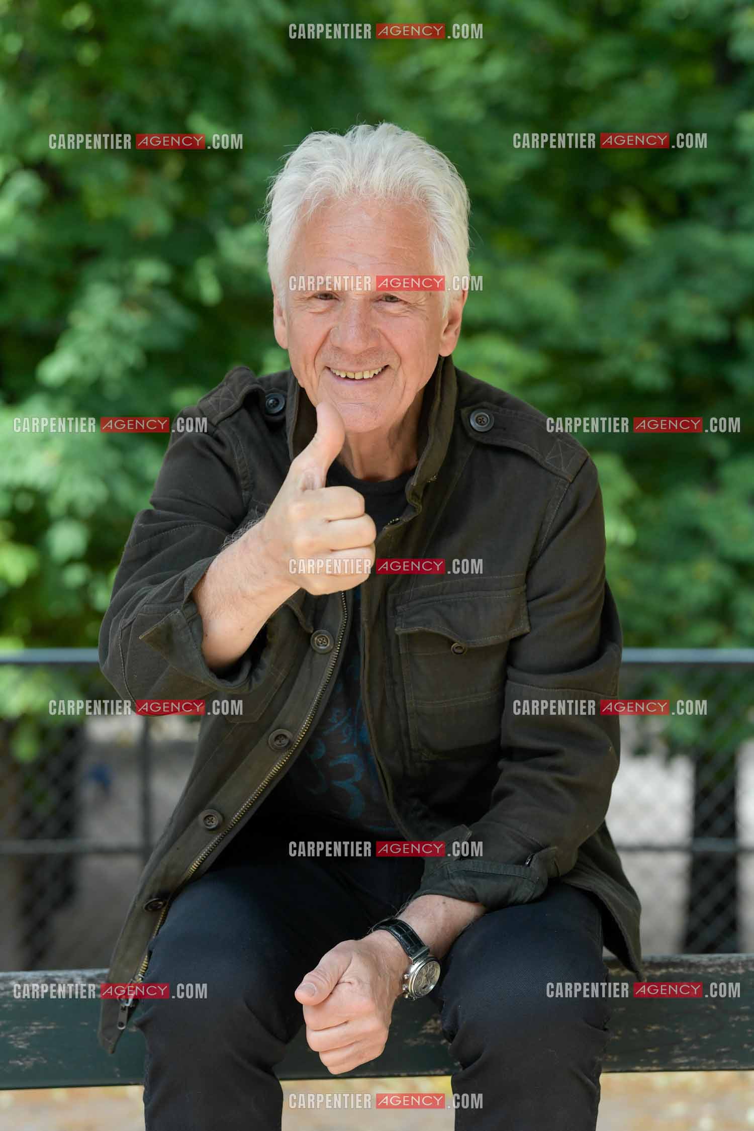 Le chanteur Gérard Lenorman au jardin des Tuileries à Paris. ( Exclusif )