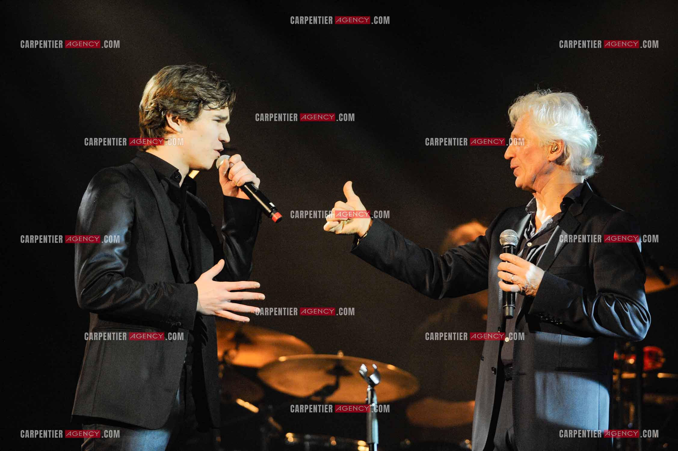 Le chanteur Gérard Lenorman en concert au Grand Rex à Paris. Gérard Lenorman lors d'un duo avec Amaury Vassili.  ( Exclusif )