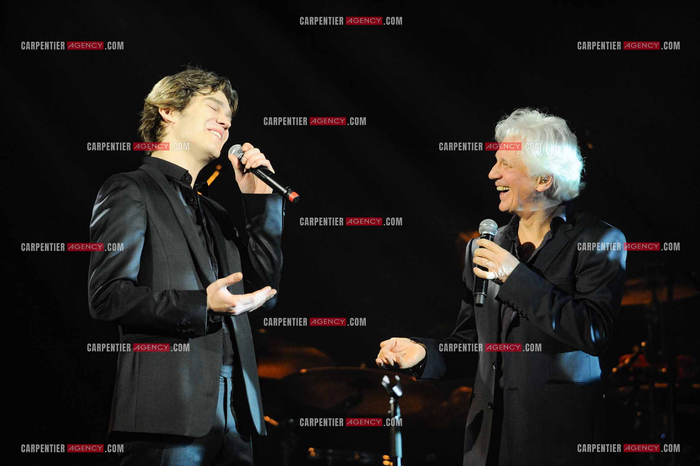Le chanteur Gérard Lenorman en concert au Grand Rex à Paris. Gérard Lenorman lors d'un duo avec Amaury Vassili.  ( Exclusif )