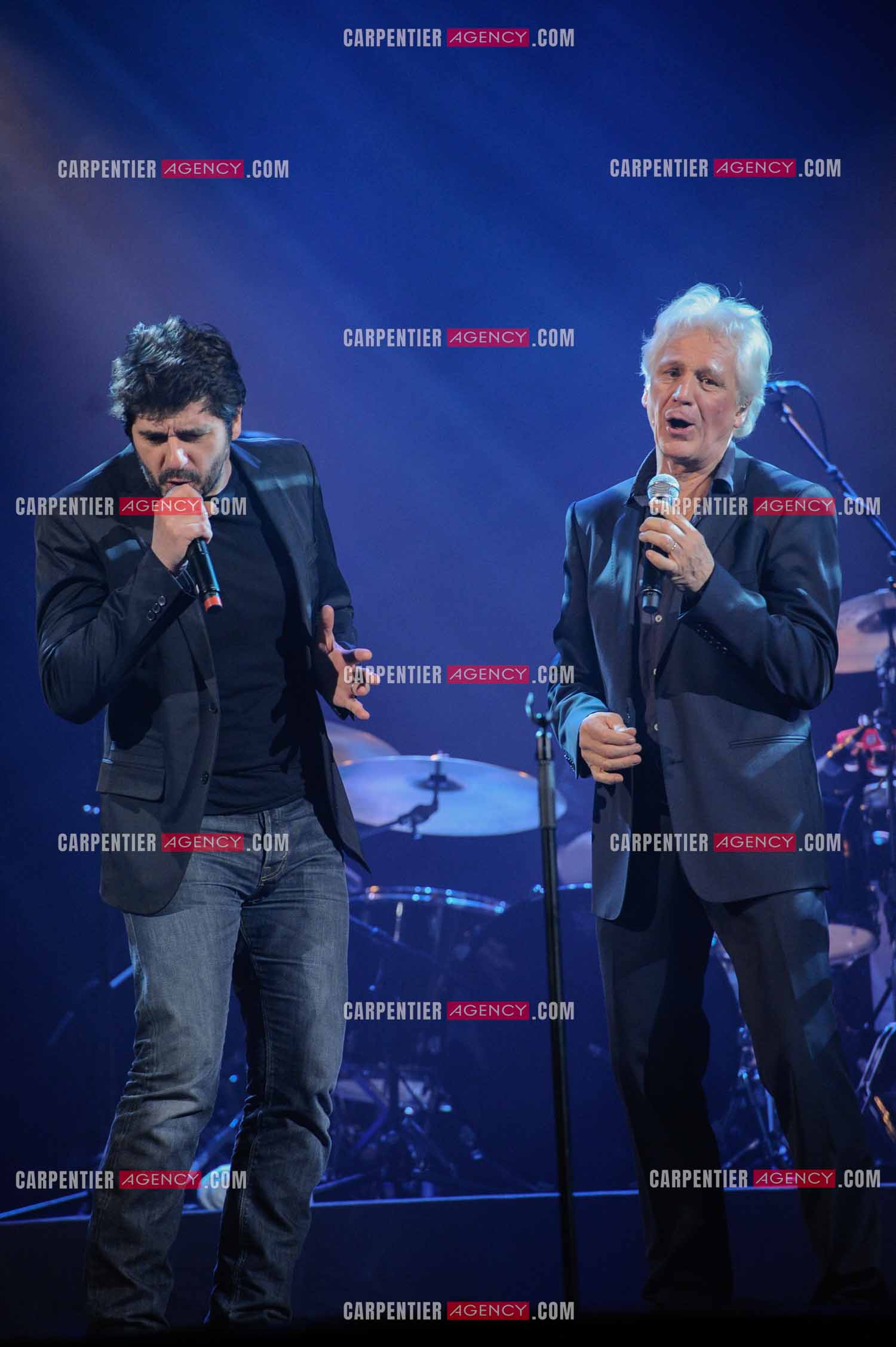 Le chanteur Gérard Lenorman en concert au Grand Rex à Paris. Gérard Lenorman lors d'un duo avec Patrick Fiori.  ( Exclusif )