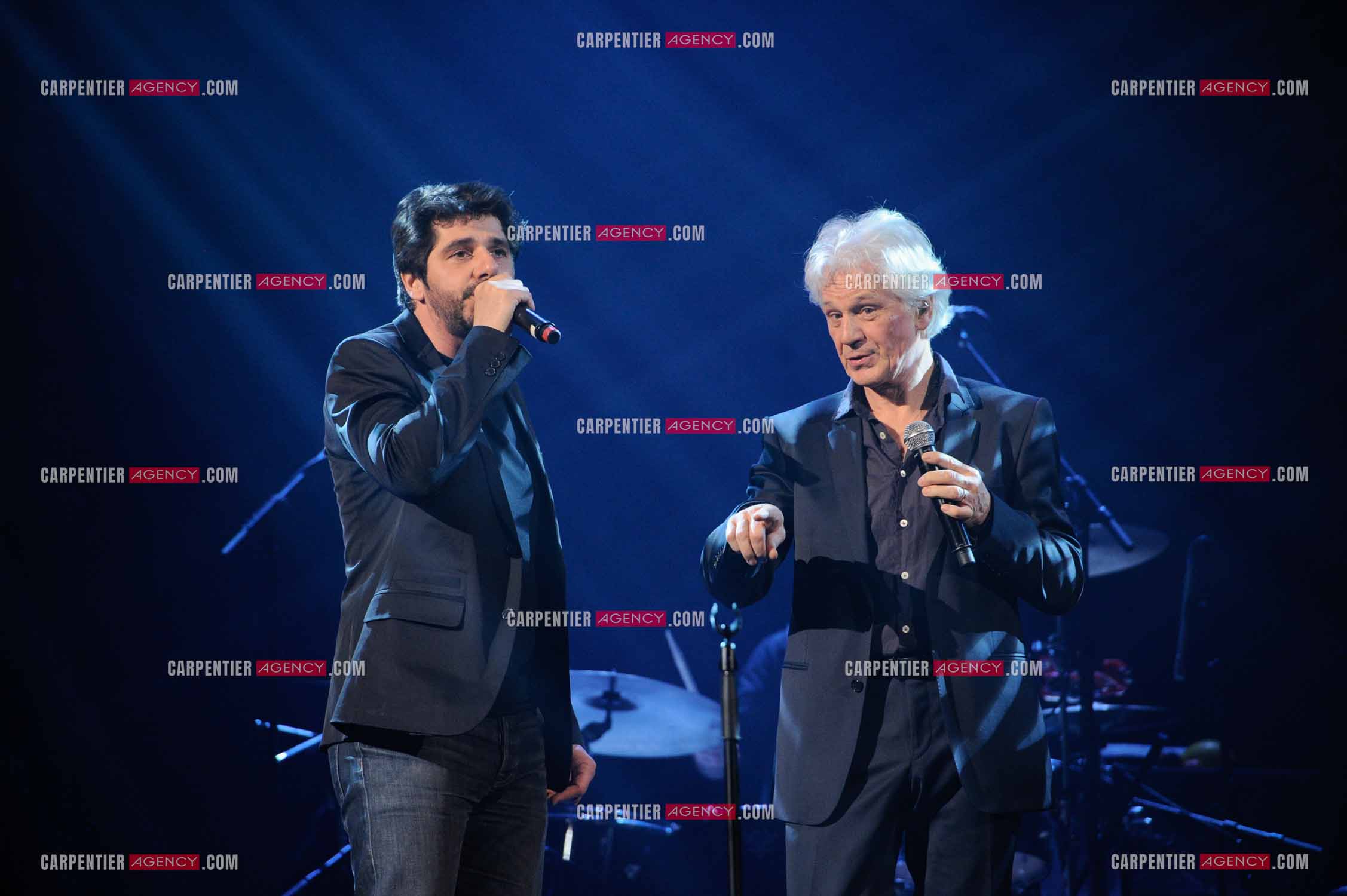 Le chanteur Gérard Lenorman en concert au Grand Rex à Paris. Gérard Lenorman lors d'un duo avec Patrick Fiori.  ( Exclusif )