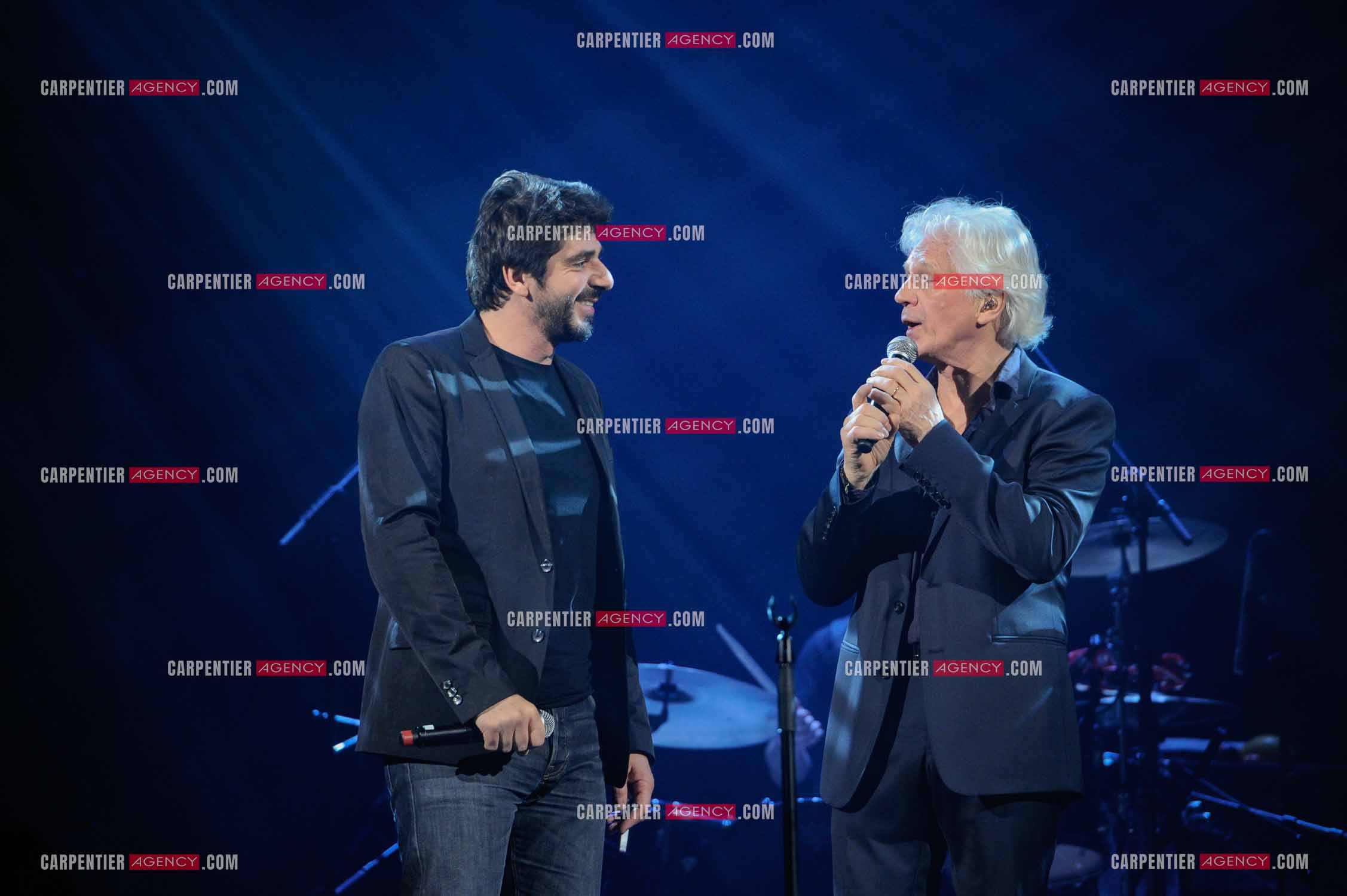 Le chanteur Gérard Lenorman en concert au Grand Rex à Paris. Gérard Lenorman lors d'un duo avec Patrick Fiori.  ( Exclusif )