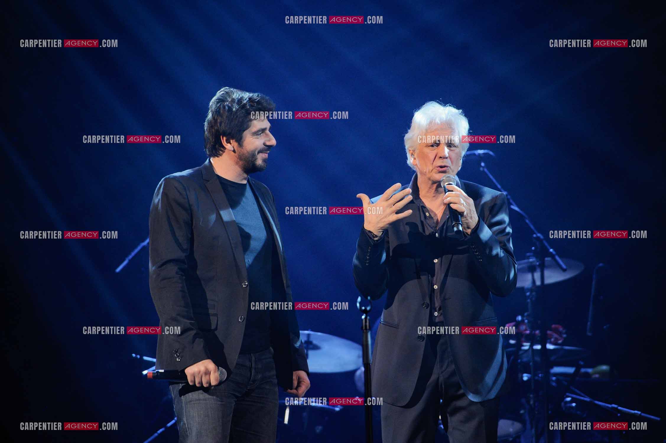 Le chanteur Gérard Lenorman en concert au Grand Rex à Paris. Gérard Lenorman lors d'un duo avec Patrick Fiori.  ( Exclusif )
