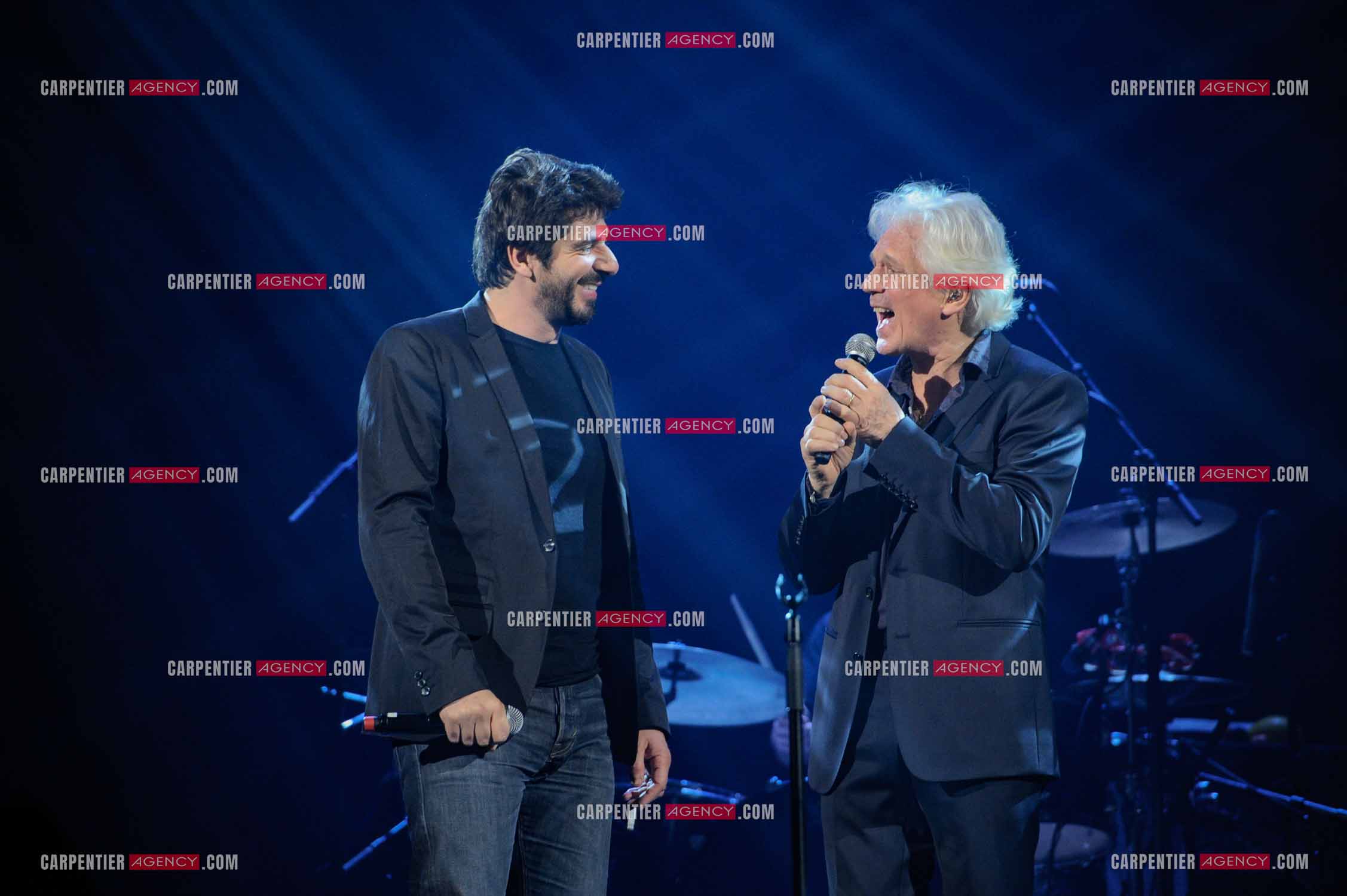 Le chanteur Gérard Lenorman en concert au Grand Rex à Paris. Gérard Lenorman lors d'un duo avec Patrick Fiori.  ( Exclusif )