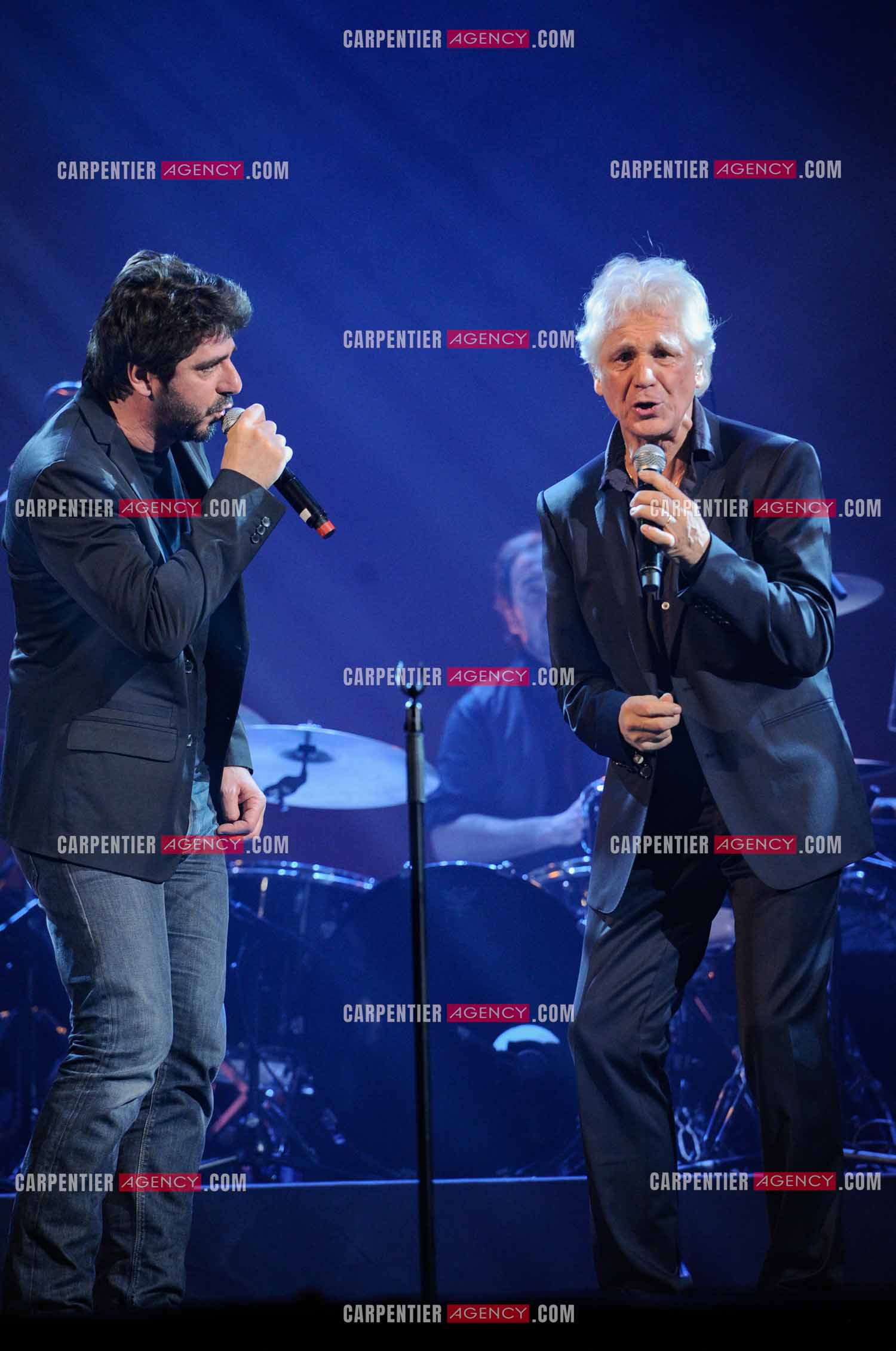 Le chanteur Gérard Lenorman en concert au Grand Rex à Paris. Gérard Lenorman lors d'un duo avec Patrick Fiori.  ( Exclusif )