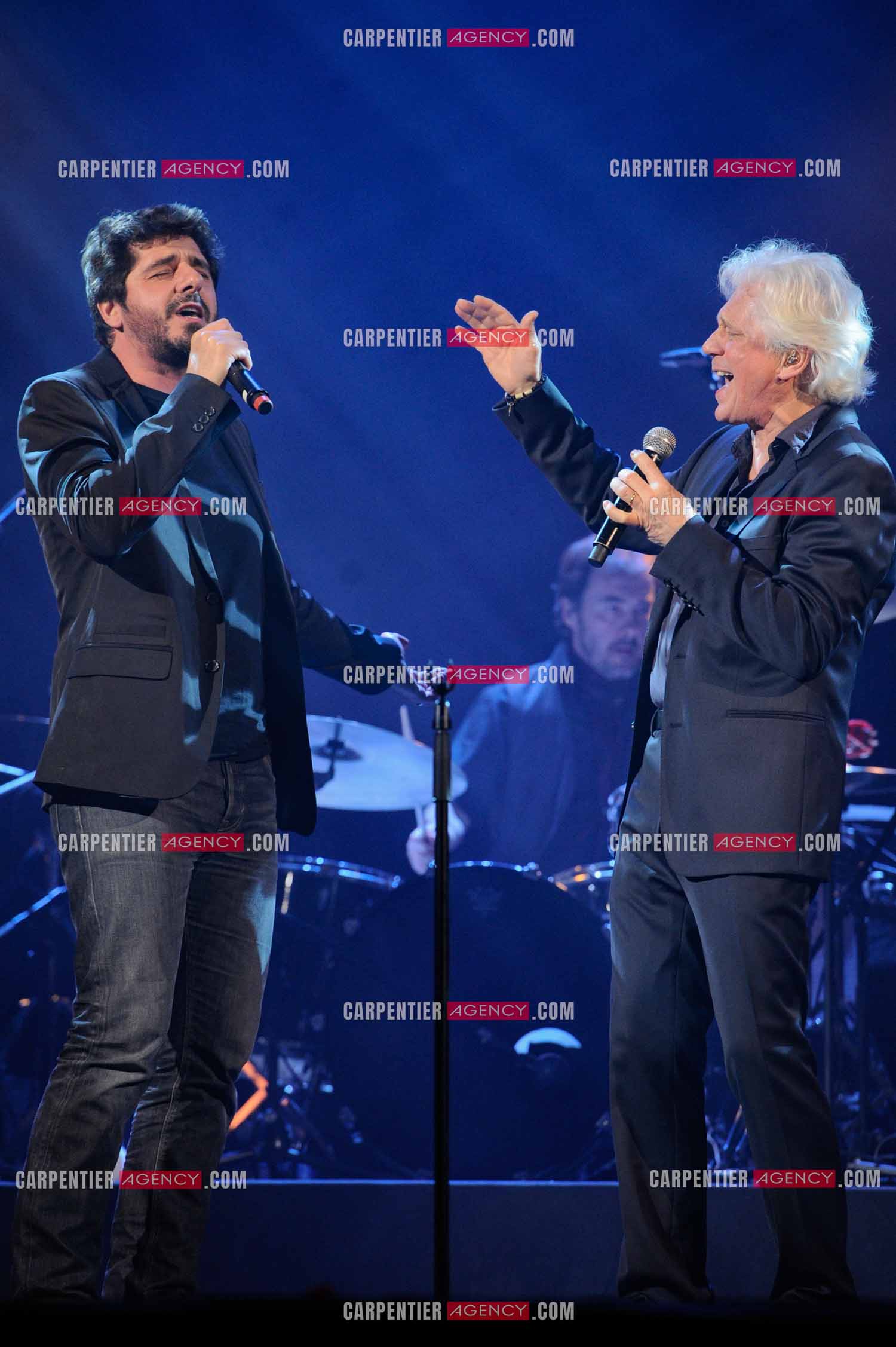 Le chanteur Gérard Lenorman en concert au Grand Rex à Paris. Gérard Lenorman lors d'un duo avec Patrick Fiori.  ( Exclusif )