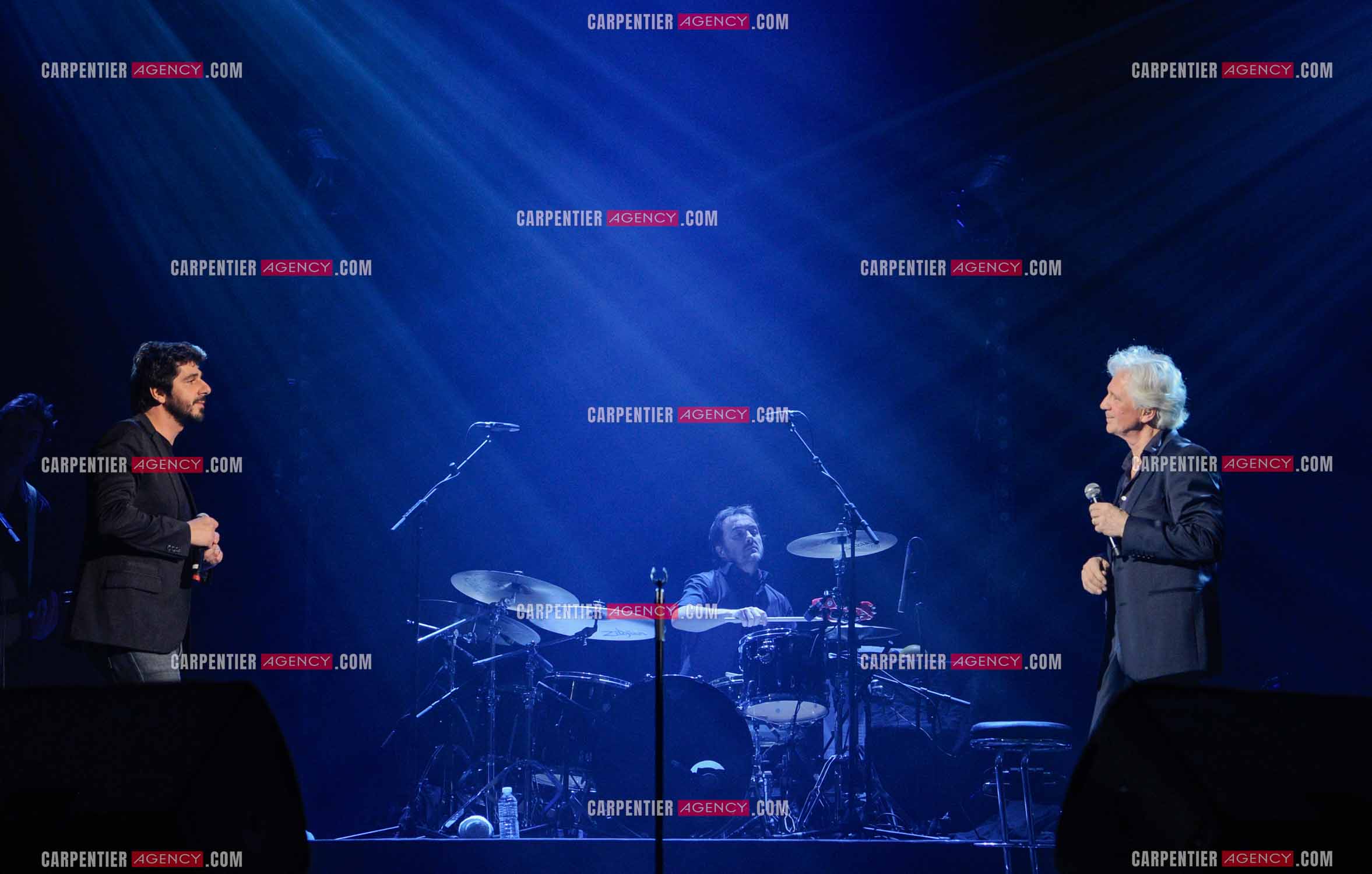 Le chanteur Gérard Lenorman en concert au Grand Rex à Paris. Gérard Lenorman lors d'un duo avec Patrick Fiori.  ( Exclusif )