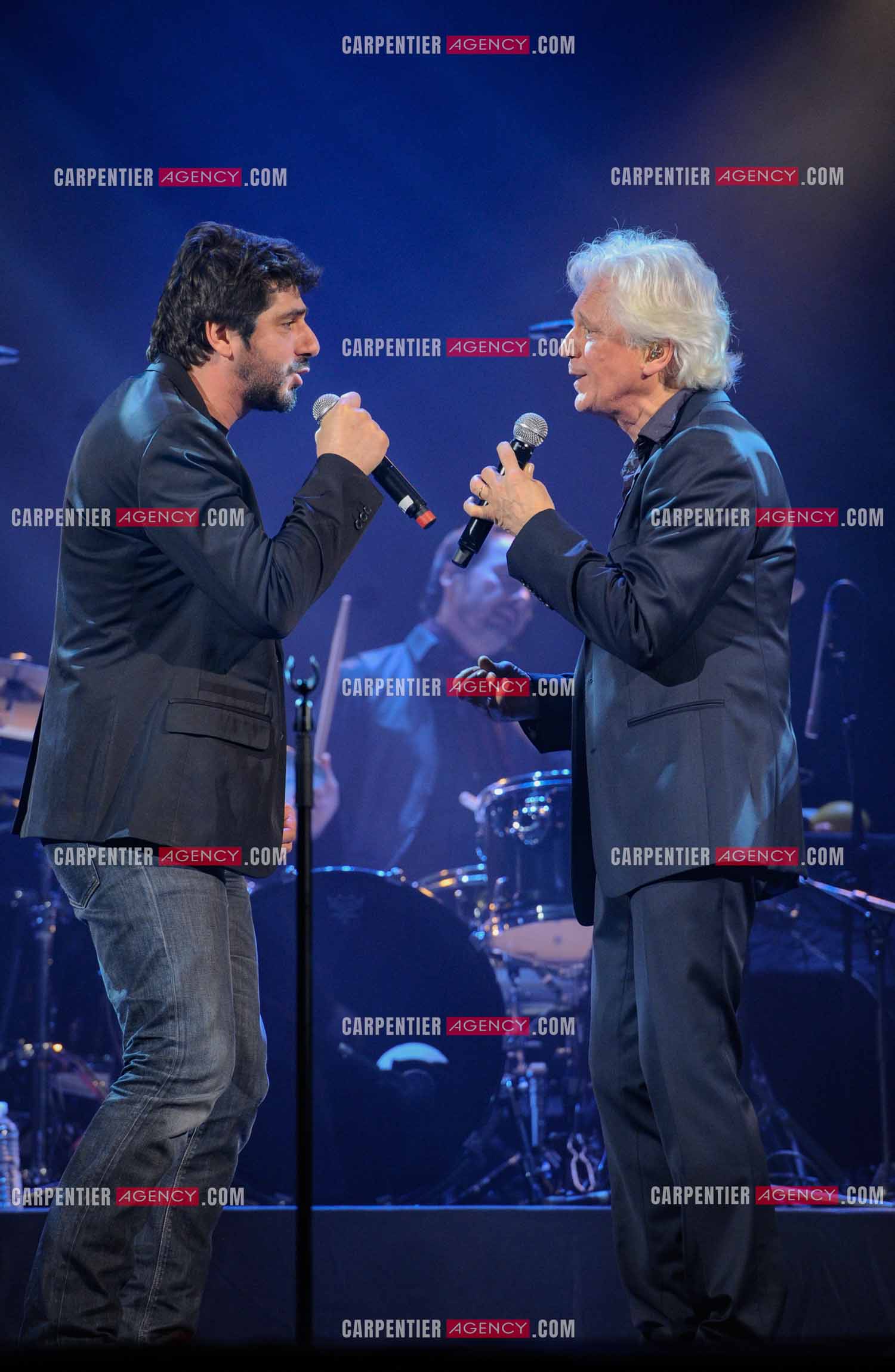 Le chanteur Gérard Lenorman en concert au Grand Rex à Paris. Gérard Lenorman lors d'un duo avec Patrick Fiori.  ( Exclusif )