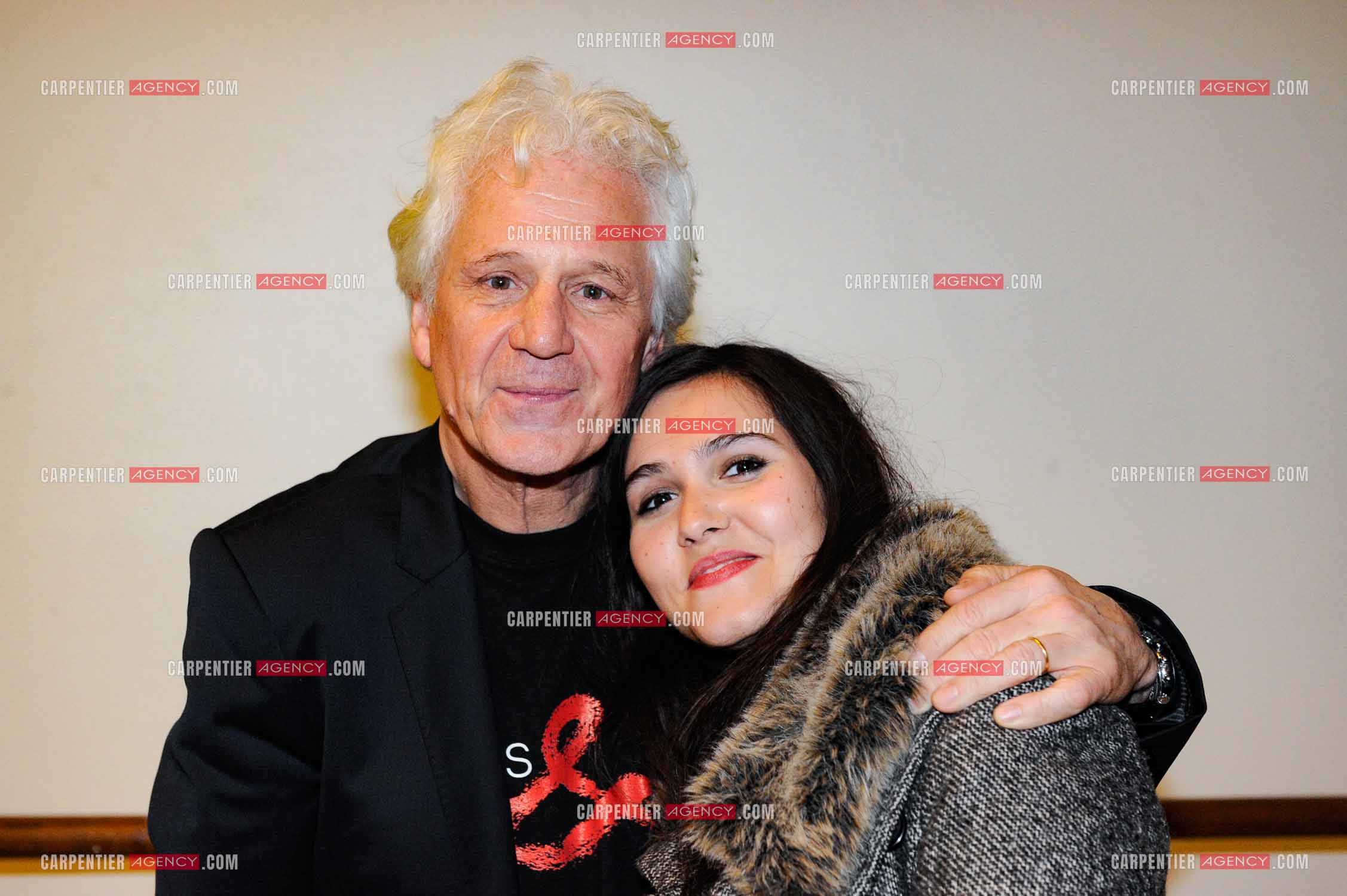 Le chanteur Gérard Lenorman en concert au Grand Rex à Paris. Dans les loges, Gérard Lenorman et la chanteuse Joyce Jonathan.  ( Exclusif )
