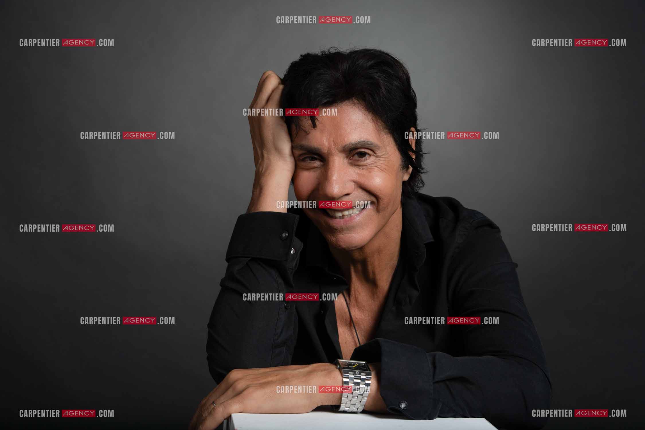 Le chanteur Jean-Luc Lahaye viens enfin d'obtenir de la part du juge l'autorisation de pouvoir se produire sur scène devant ses fans. Cela faisait presque trois années que Jean-Luc Lahaye avait été mis en examen pour viol et agression sexuelle de deux mineures, et avait été interdit par la juge d'instruction chargée des investigations de se produire en public.  ( Exclusif )