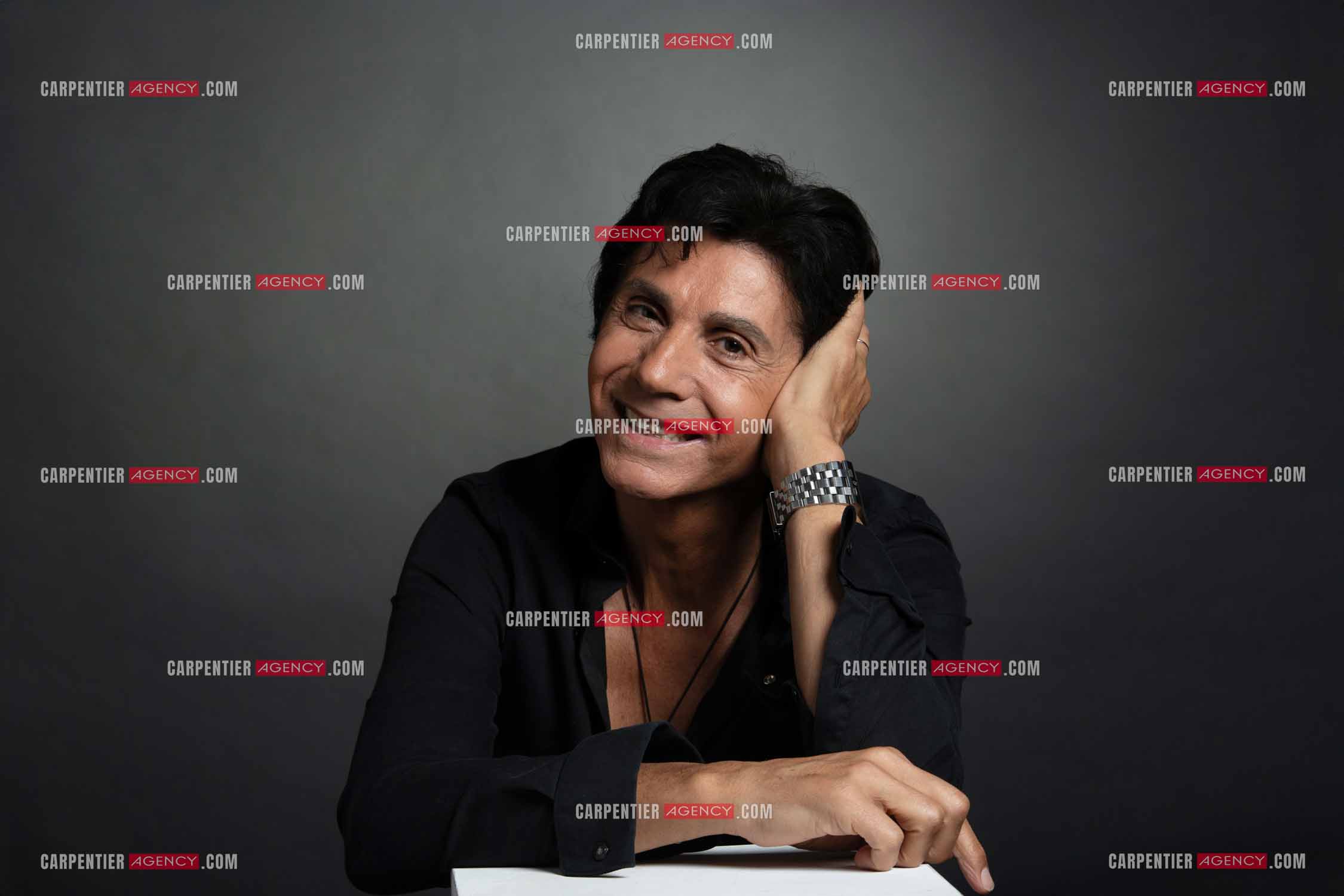 Le chanteur Jean-Luc Lahaye viens enfin d'obtenir de la part du juge l'autorisation de pouvoir se produire sur scène devant ses fans. Cela faisait presque trois années que Jean-Luc Lahaye avait été mis en examen pour viol et agression sexuelle de deux mineures, et avait été interdit par la juge d'instruction chargée des investigations de se produire en public.  ( Exclusif )