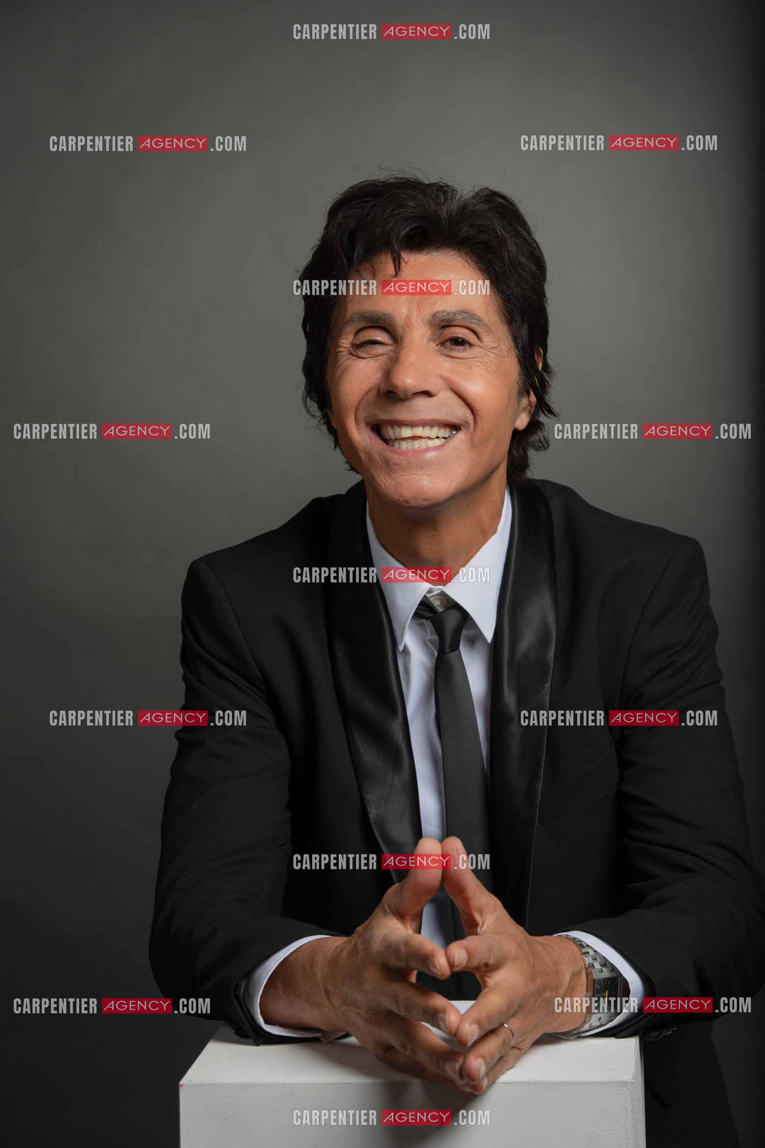 Le chanteur Jean-Luc Lahaye viens enfin d'obtenir de la part du juge l'autorisation de pouvoir se produire sur scène devant ses fans. Cela faisait presque trois années que Jean-Luc Lahaye avait été mis en examen pour viol et agression sexuelle de deux mineures, et avait été interdit par la juge d'instruction chargée des investigations de se produire en public.  ( Exclusif )