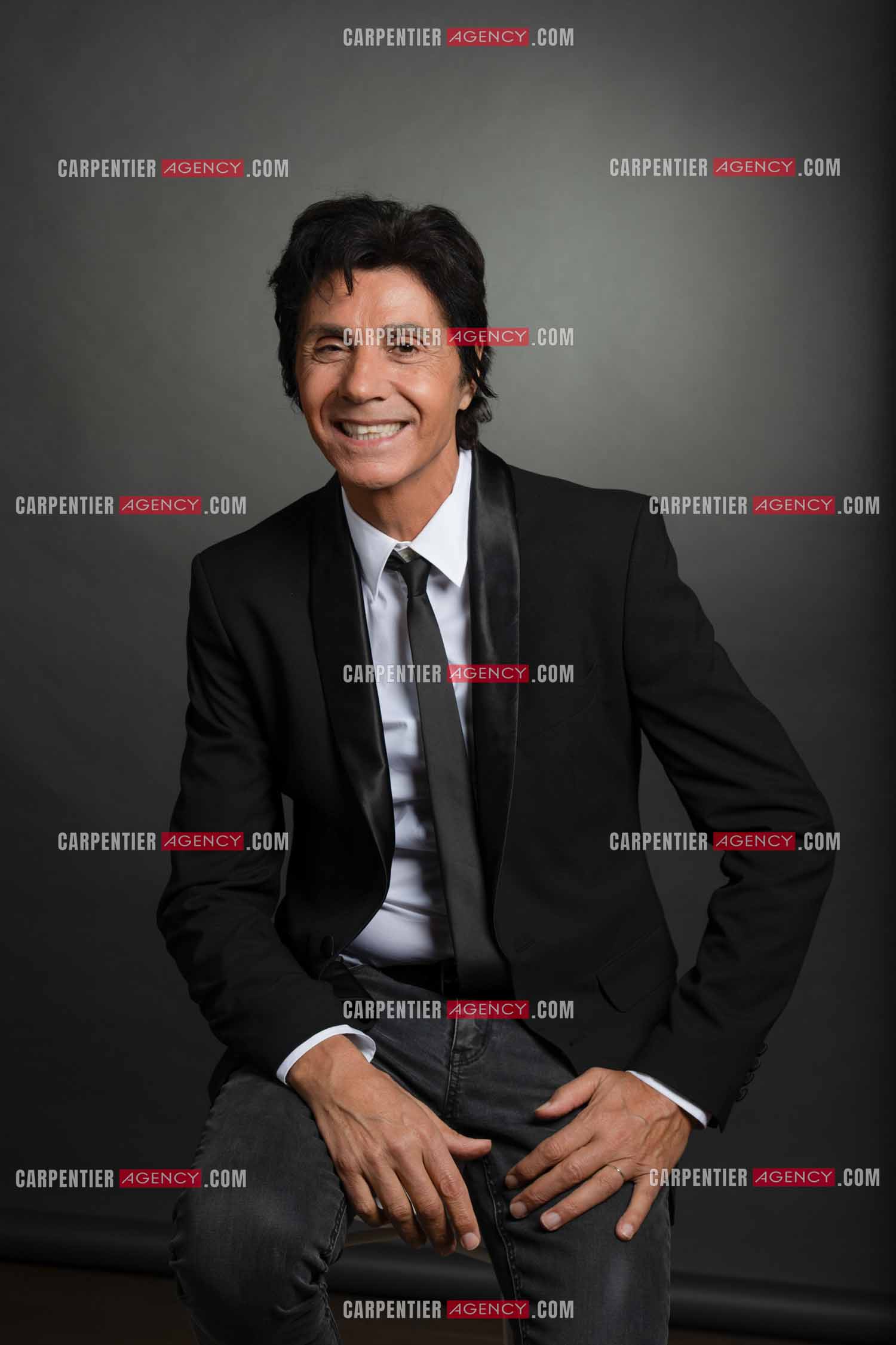 Le chanteur Jean-Luc Lahaye viens enfin d'obtenir de la part du juge l'autorisation de pouvoir se produire sur scène devant ses fans. Cela faisait presque trois années que Jean-Luc Lahaye avait été mis en examen pour viol et agression sexuelle de deux mineures, et avait été interdit par la juge d'instruction chargée des investigations de se produire en public.  ( Exclusif )