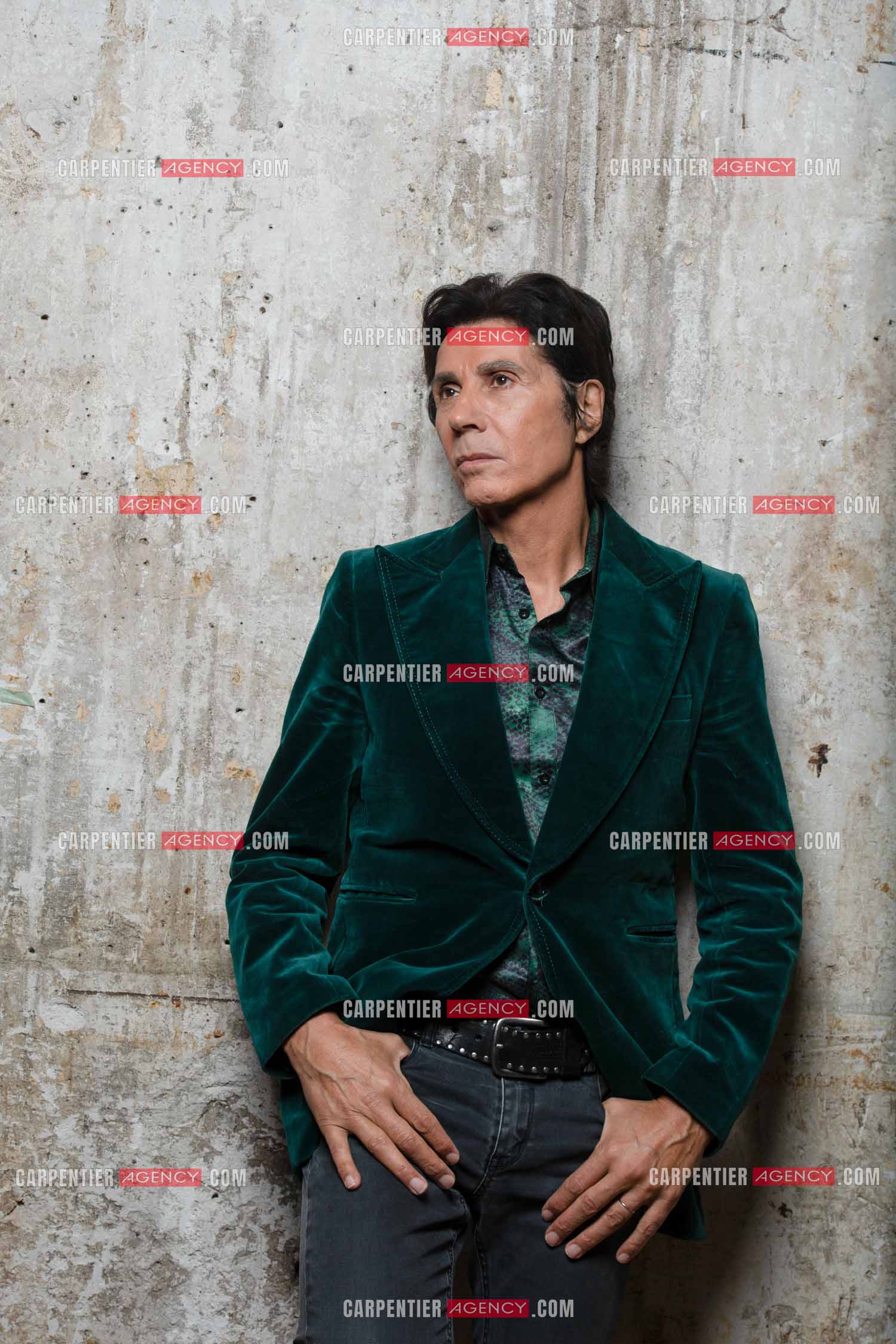 Le chanteur Jean-Luc Lahaye viens enfin d'obtenir de la part du juge l'autorisation de pouvoir se produire sur scène devant ses fans. Cela faisait presque trois années que Jean-Luc Lahaye avait été mis en examen pour viol et agression sexuelle de deux mineures, et avait été interdit par la juge d'instruction chargée des investigations de se produire en public.  ( Exclusif )