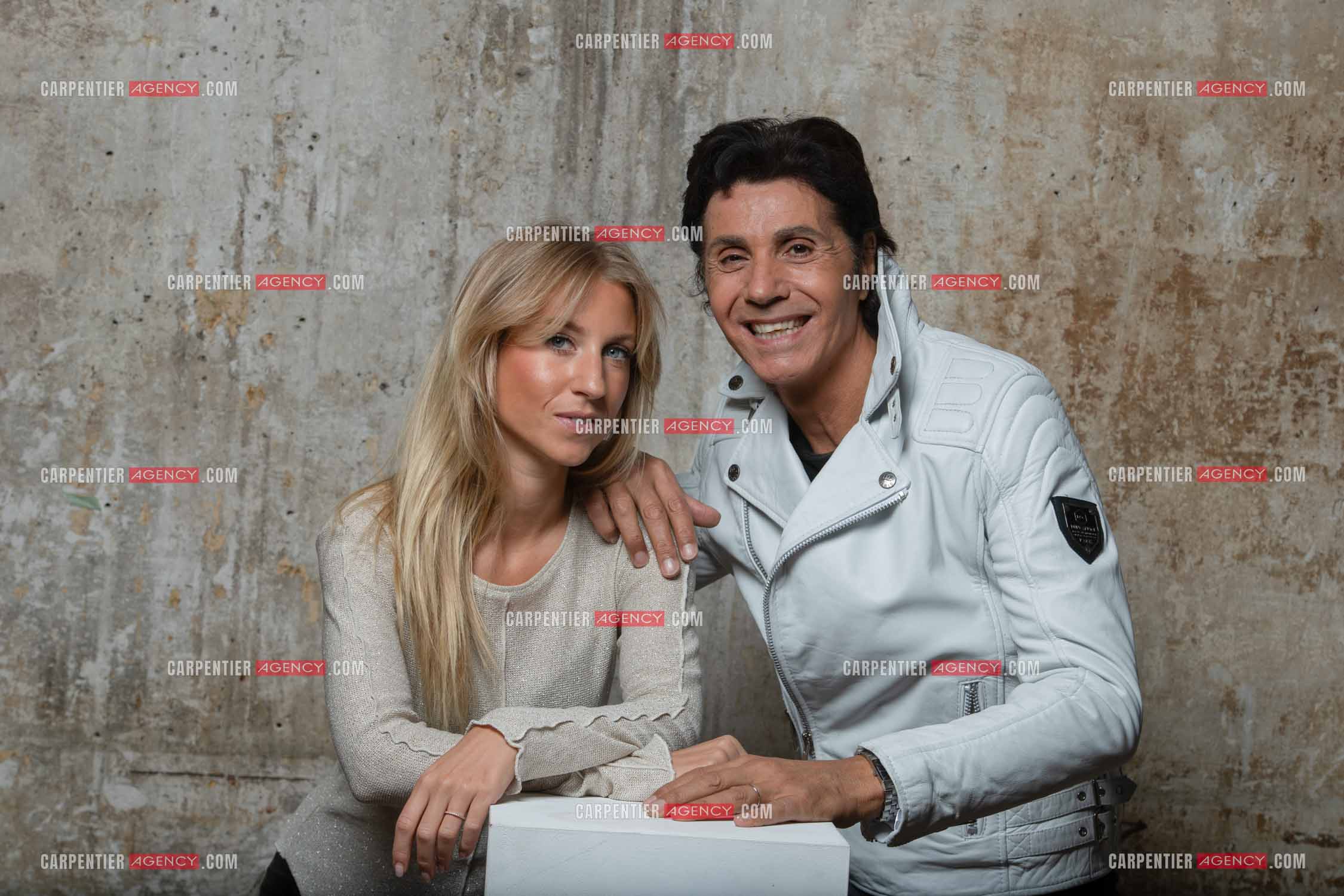 Le chanteur Jean-Luc Lahaye viens enfin d'obtenir de la part du juge l'autorisation de pouvoir se produire sur scène devant ses fans. Cela faisait presque trois années que Jean-Luc Lahaye avait été mis en examen pour viol et agression sexuelle de deux mineures, et avait été interdit par la juge d'instruction chargée des investigations de se produire en public. Jean-Luc Lahaye et sa compagne Paola.    ( Exclusif )