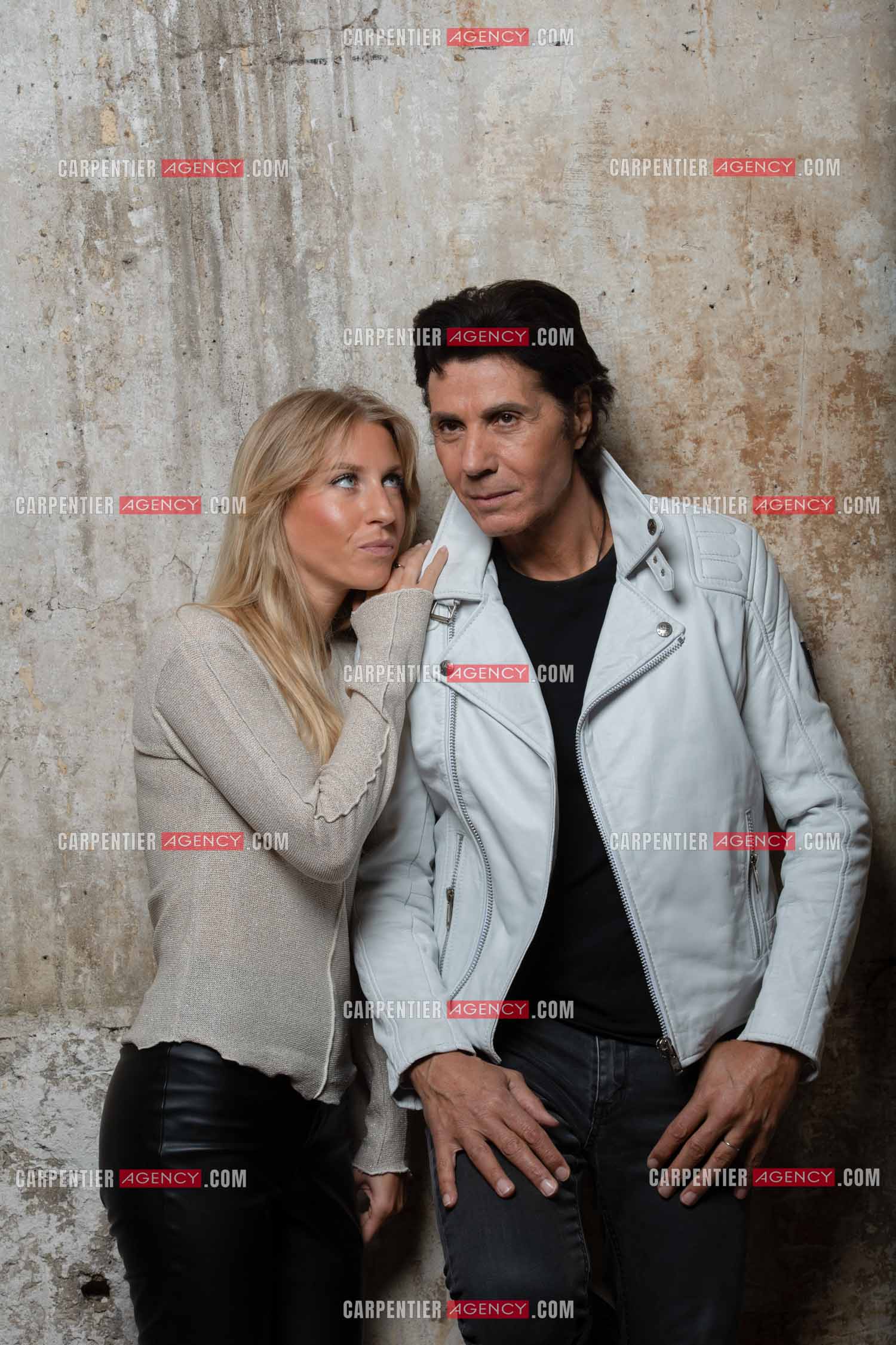 Le chanteur Jean-Luc Lahaye viens enfin d'obtenir de la part du juge l'autorisation de pouvoir se produire sur scène devant ses fans. Cela faisait presque trois années que Jean-Luc Lahaye avait été mis en examen pour viol et agression sexuelle de deux mineures, et avait été interdit par la juge d'instruction chargée des investigations de se produire en public. Jean-Luc Lahaye et sa compagne Paola.    ( Exclusif )