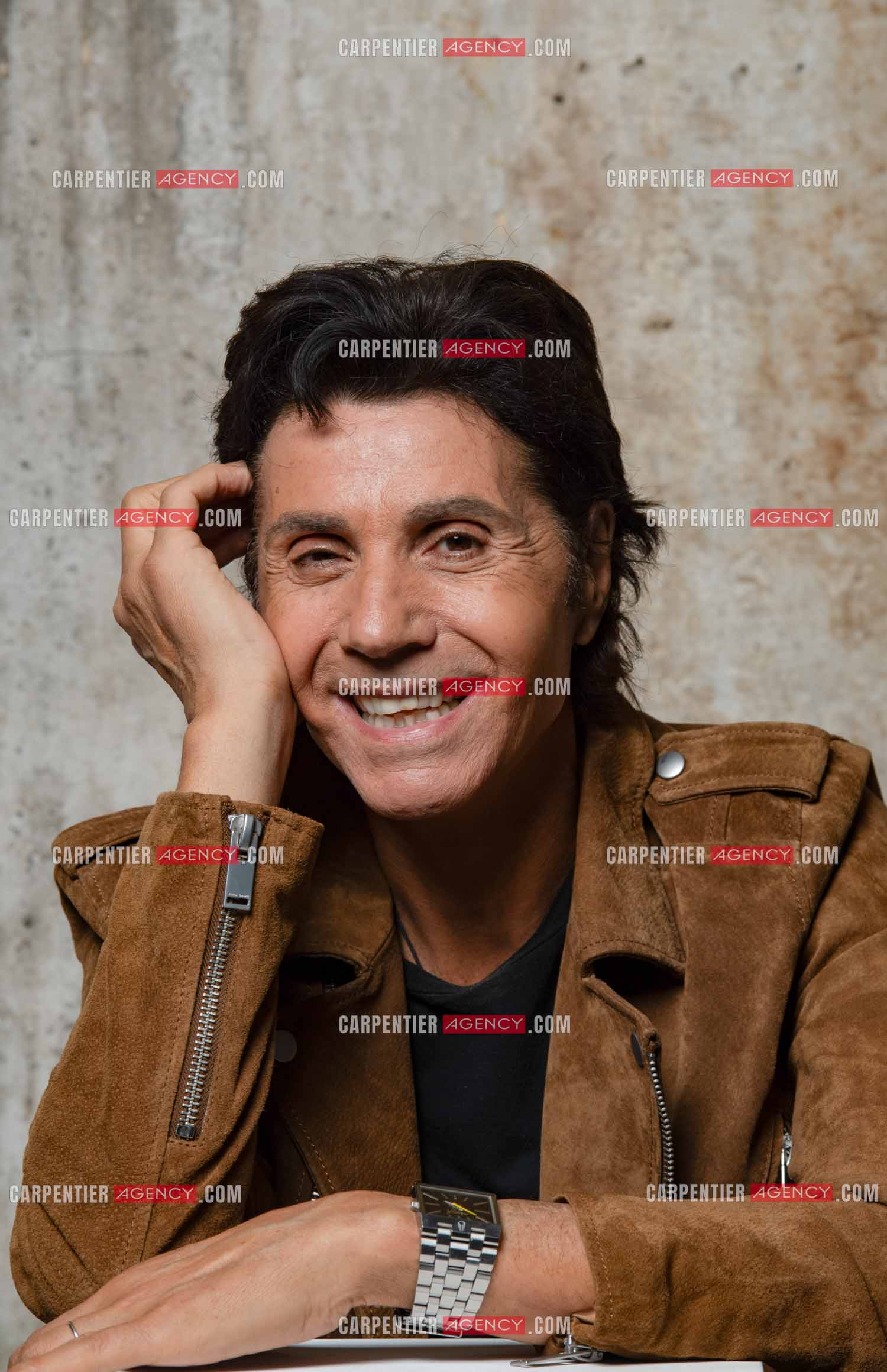 Le chanteur Jean-Luc Lahaye viens enfin d'obtenir de la part du juge l'autorisation de pouvoir se produire sur scène devant ses fans. Cela faisait presque trois années que Jean-Luc Lahaye avait été mis en examen pour viol et agression sexuelle de deux mineures, et avait été interdit par la juge d'instruction chargée des investigations de se produire en public.  ( Exclusif )