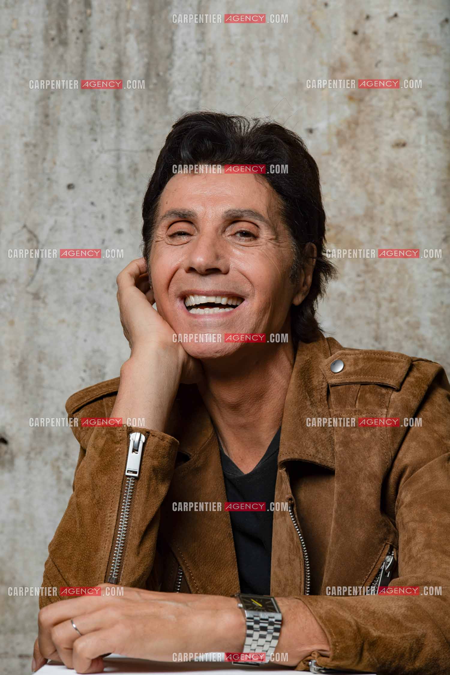 Le chanteur Jean-Luc Lahaye viens enfin d'obtenir de la part du juge l'autorisation de pouvoir se produire sur scène devant ses fans. Cela faisait presque trois années que Jean-Luc Lahaye avait été mis en examen pour viol et agression sexuelle de deux mineures, et avait été interdit par la juge d'instruction chargée des investigations de se produire en public.  ( Exclusif )