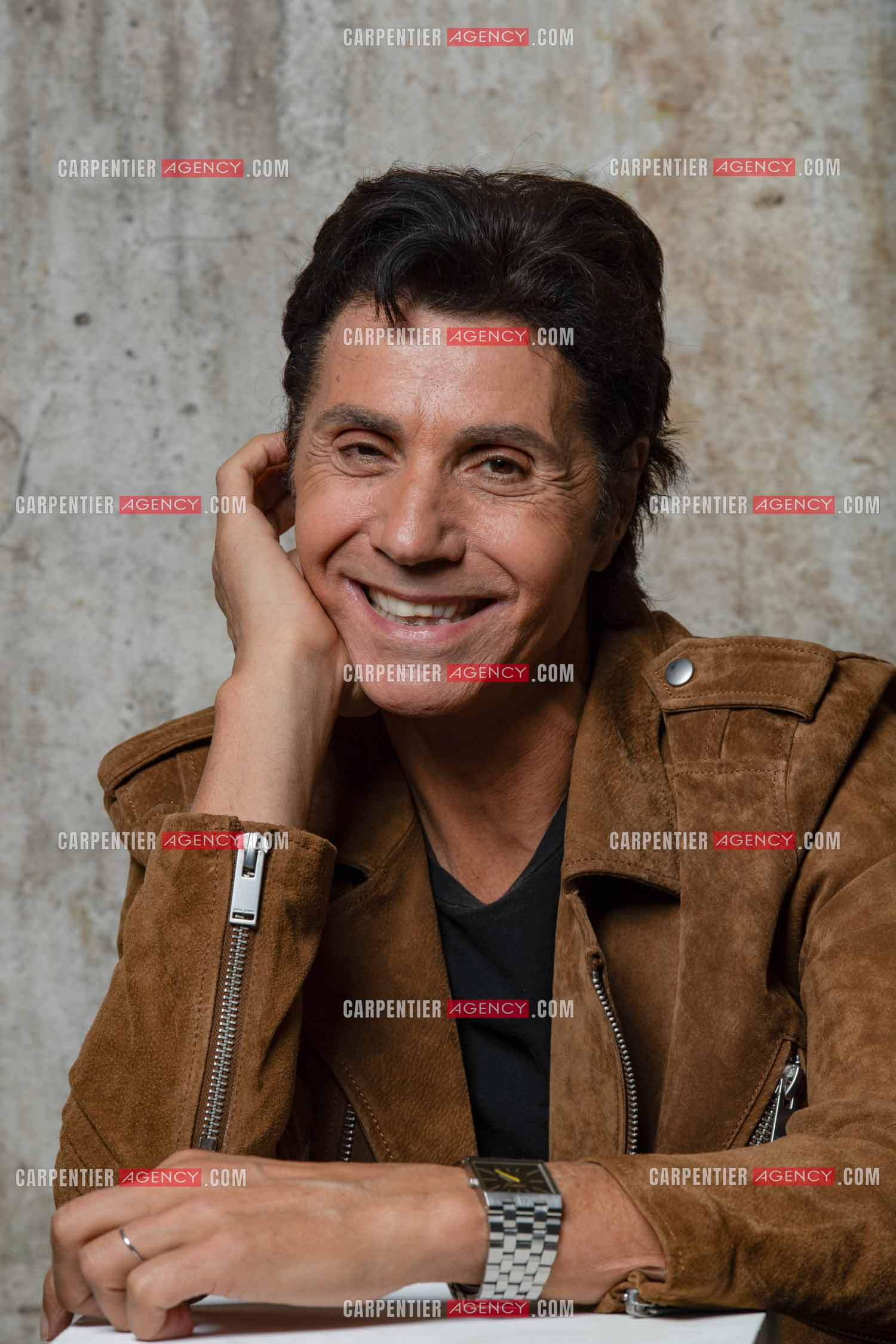 Le chanteur Jean-Luc Lahaye viens enfin d'obtenir de la part du juge l'autorisation de pouvoir se produire sur scène devant ses fans. Cela faisait presque trois années que Jean-Luc Lahaye avait été mis en examen pour viol et agression sexuelle de deux mineures, et avait été interdit par la juge d'instruction chargée des investigations de se produire en public.  ( Exclusif )