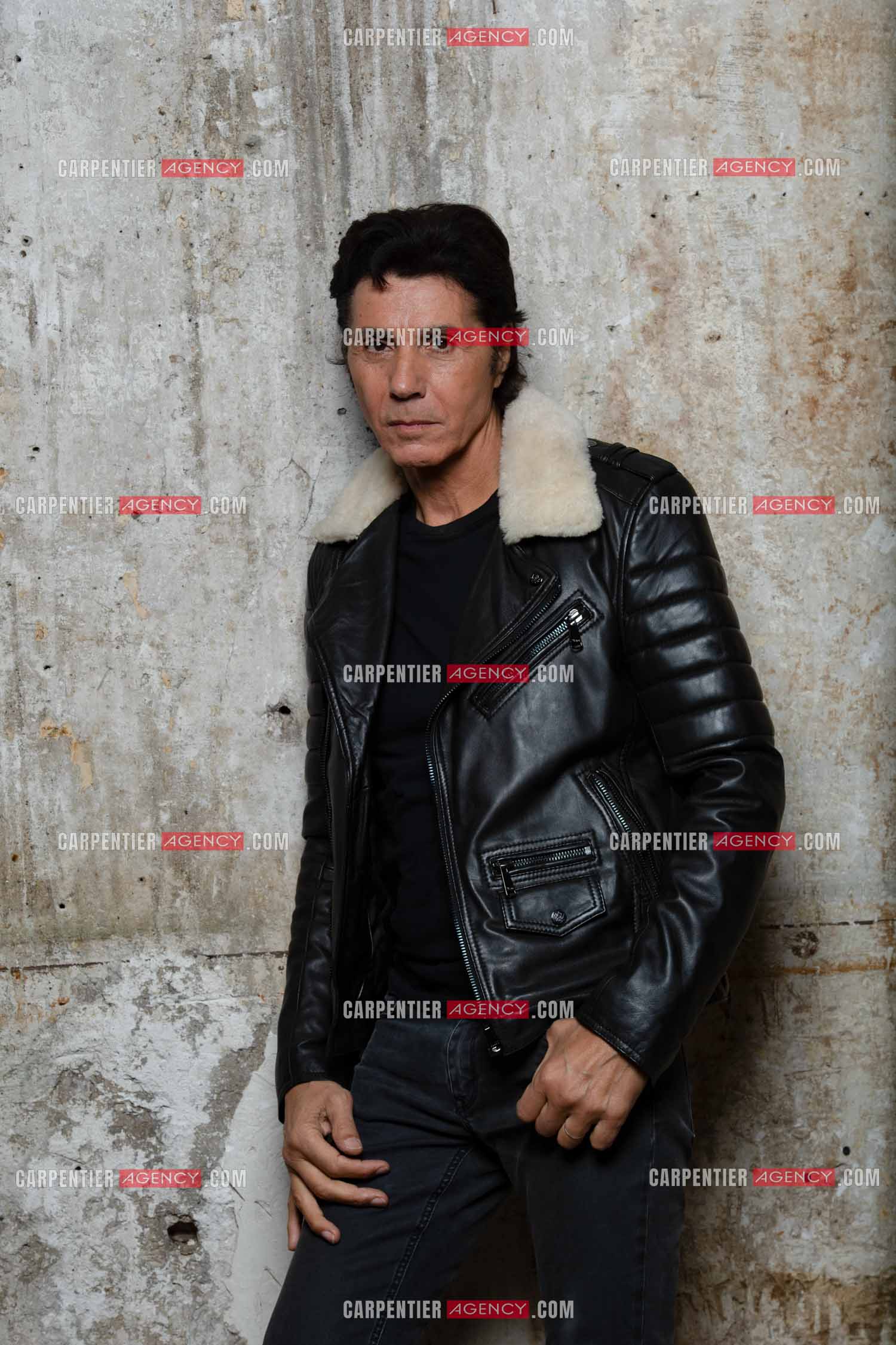 Le chanteur Jean-Luc Lahaye viens enfin d'obtenir de la part du juge l'autorisation de pouvoir se produire sur scène devant ses fans. Cela faisait presque trois années que Jean-Luc Lahaye avait été mis en examen pour viol et agression sexuelle de deux mineures, et avait été interdit par la juge d'instruction chargée des investigations de se produire en public.  ( Exclusif )