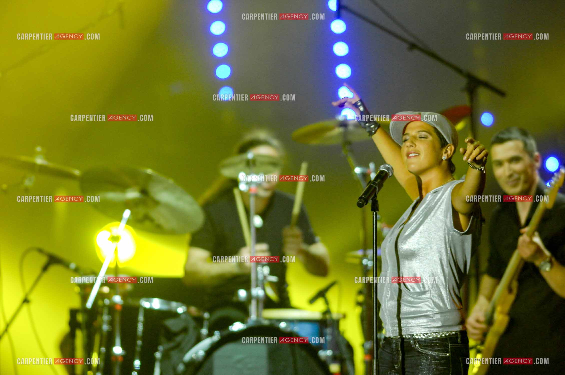 La chanteuse Diam's invitée aux Victoires de la musique en 2008 pour interpréter son titre “ Ma France à moi “. La rappeuse terminera son titre en étant émue aux larmes.