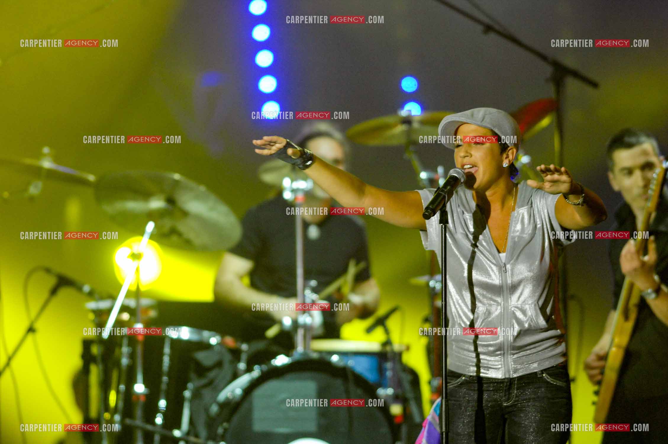 La chanteuse Diam's invitée aux Victoires de la musique en 2008 pour interpréter son titre “ Ma France à moi “. La rappeuse terminera son titre en étant émue aux larmes.