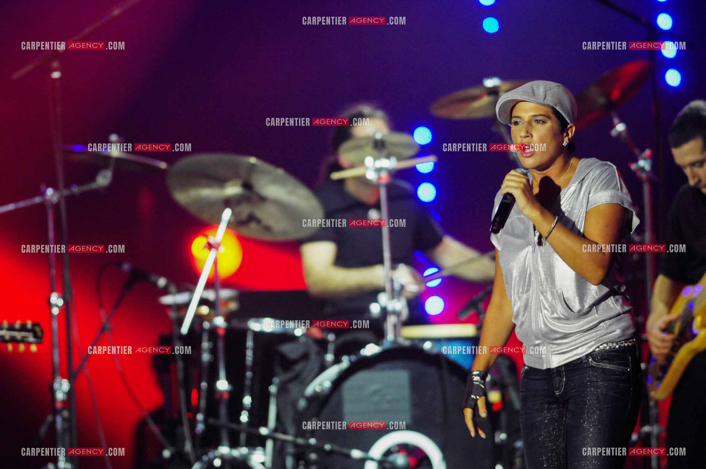 La chanteuse Diam's invitée aux Victoires de la musique en 2008 pour interpréter son titre “ Ma France à moi “. La rappeuse terminera son titre en étant émue aux larmes.