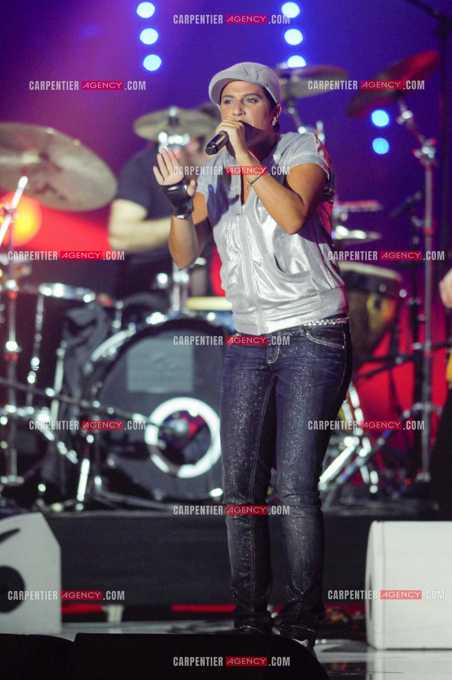 La chanteuse Diam's invitée aux Victoires de la musique en 2008 pour interpréter son titre “ Ma France à moi “. La rappeuse terminera son titre en étant émue aux larmes.