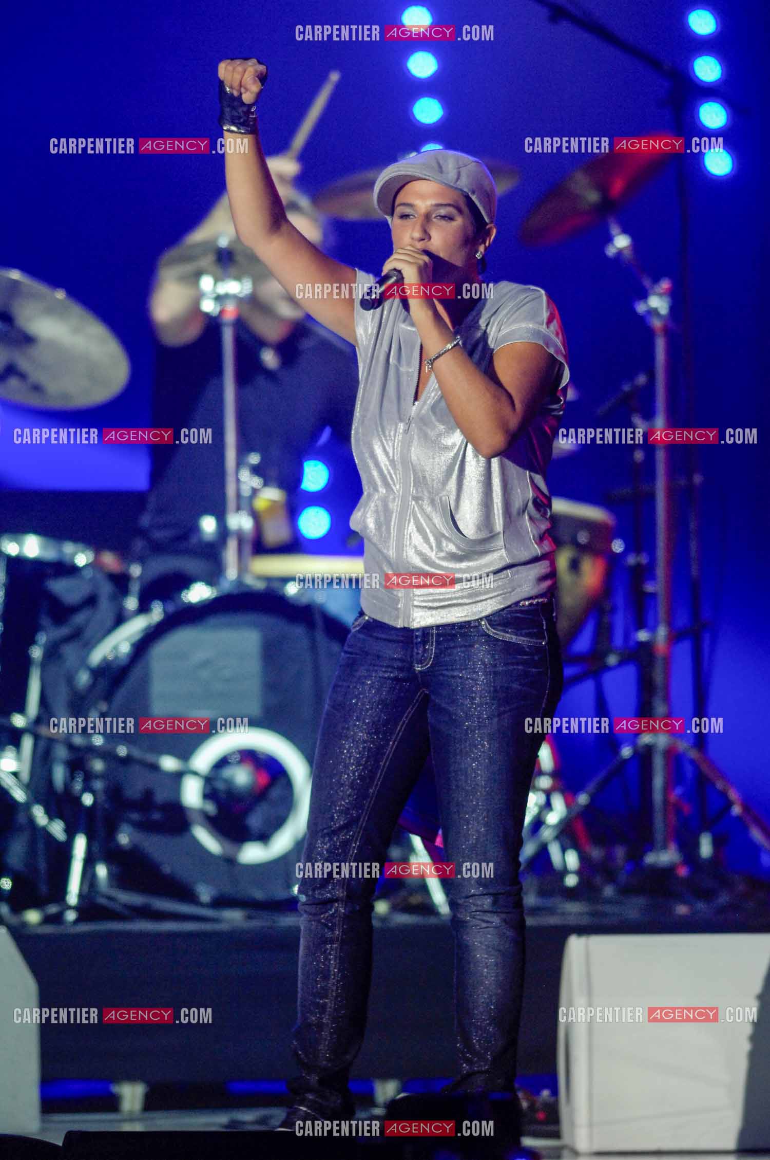 La chanteuse Diam's invitée aux Victoires de la musique en 2008 pour interpréter son titre “ Ma France à moi “. La rappeuse terminera son titre en étant émue aux larmes.