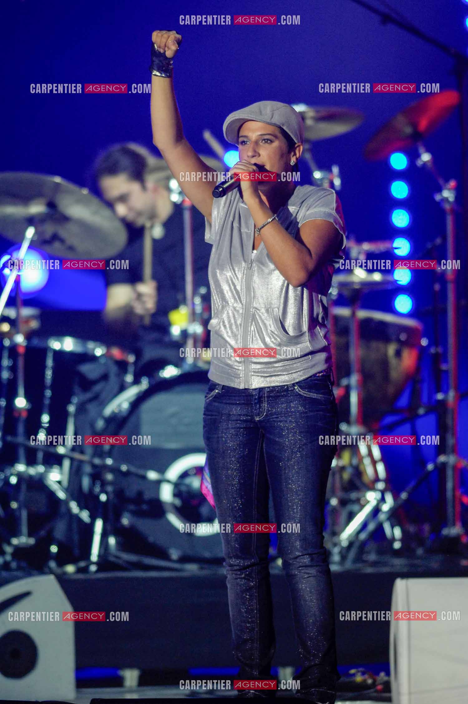 La chanteuse Diam's invitée aux Victoires de la musique en 2008 pour interpréter son titre “ Ma France à moi “. La rappeuse terminera son titre en étant émue aux larmes.