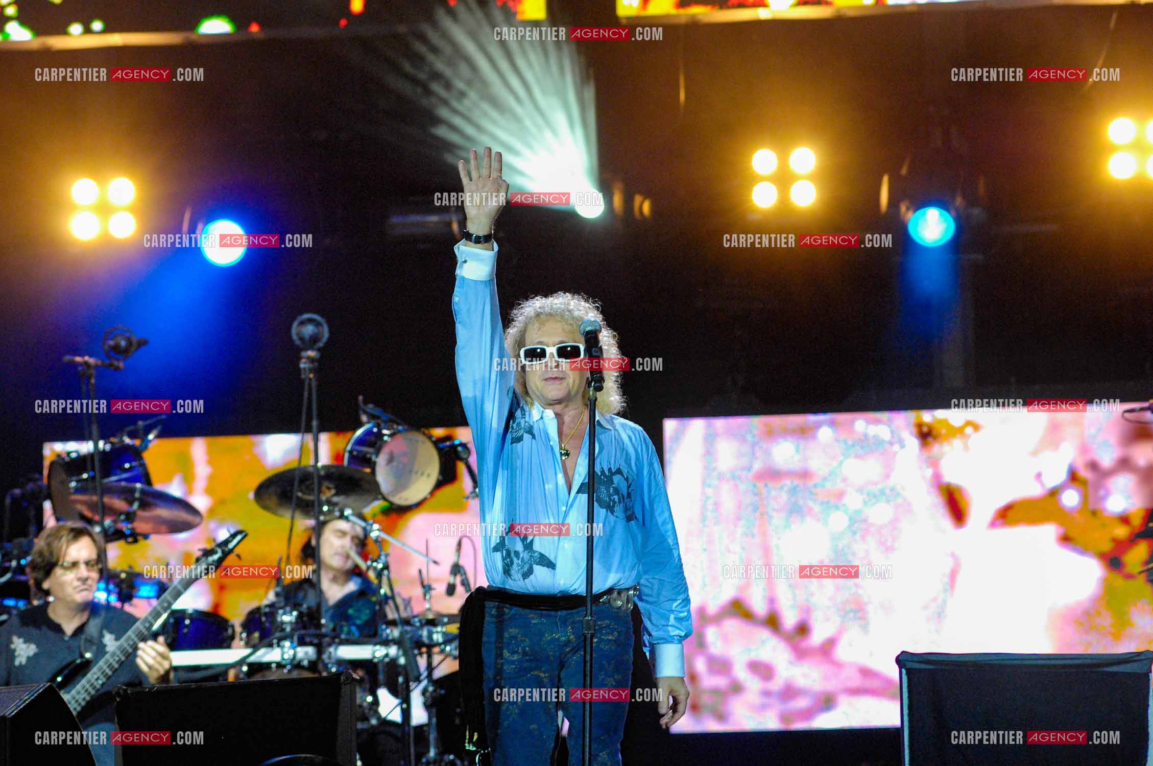 Le chanteur Michel Polnareff lors de son concert devant la Tour Eiffel pour le 14 juillet 2007.