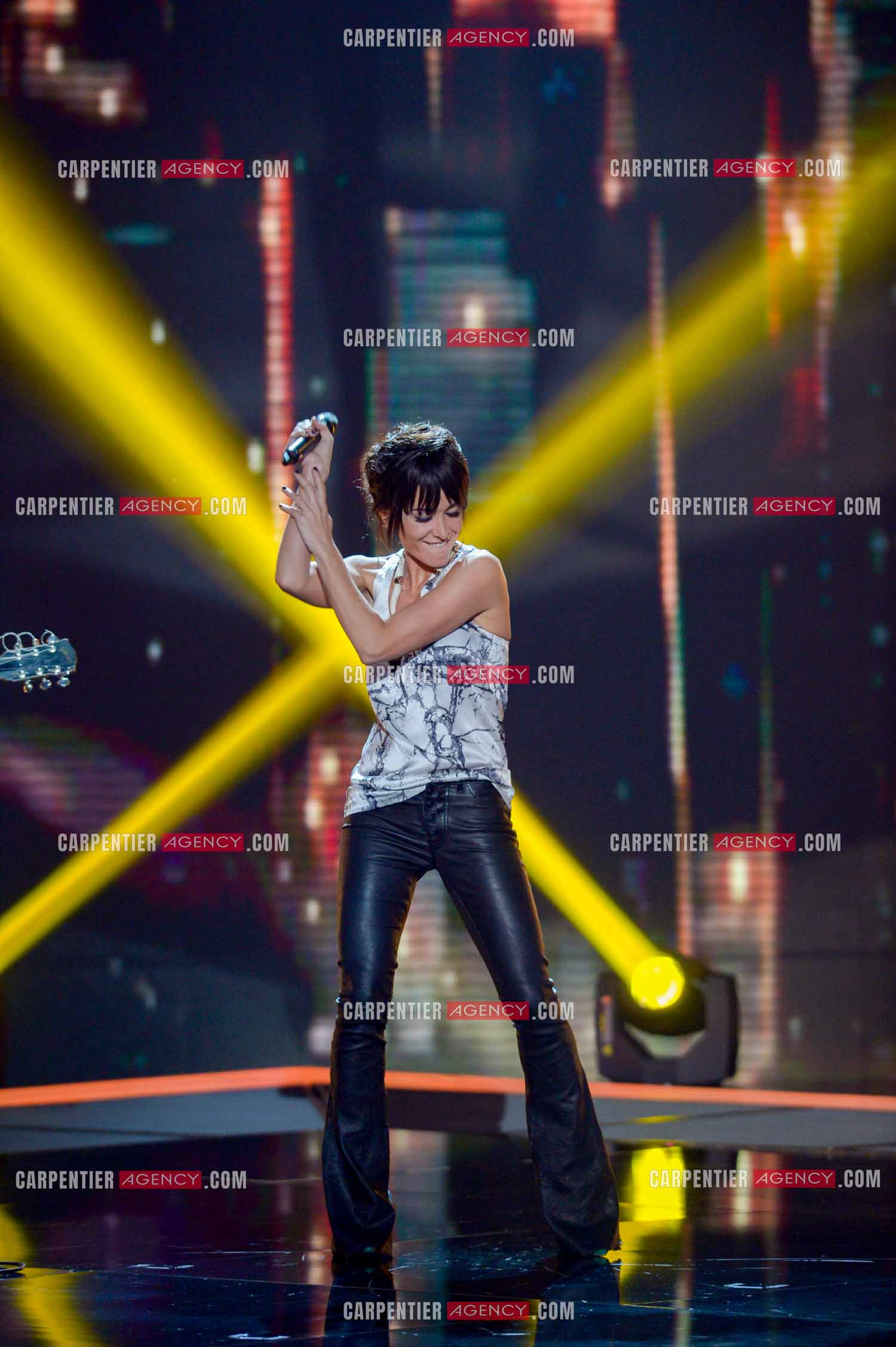 La chanteuse Jenifer Bartoli coach vocal de l'émission The Voice Kid's.  ( Exclusif )