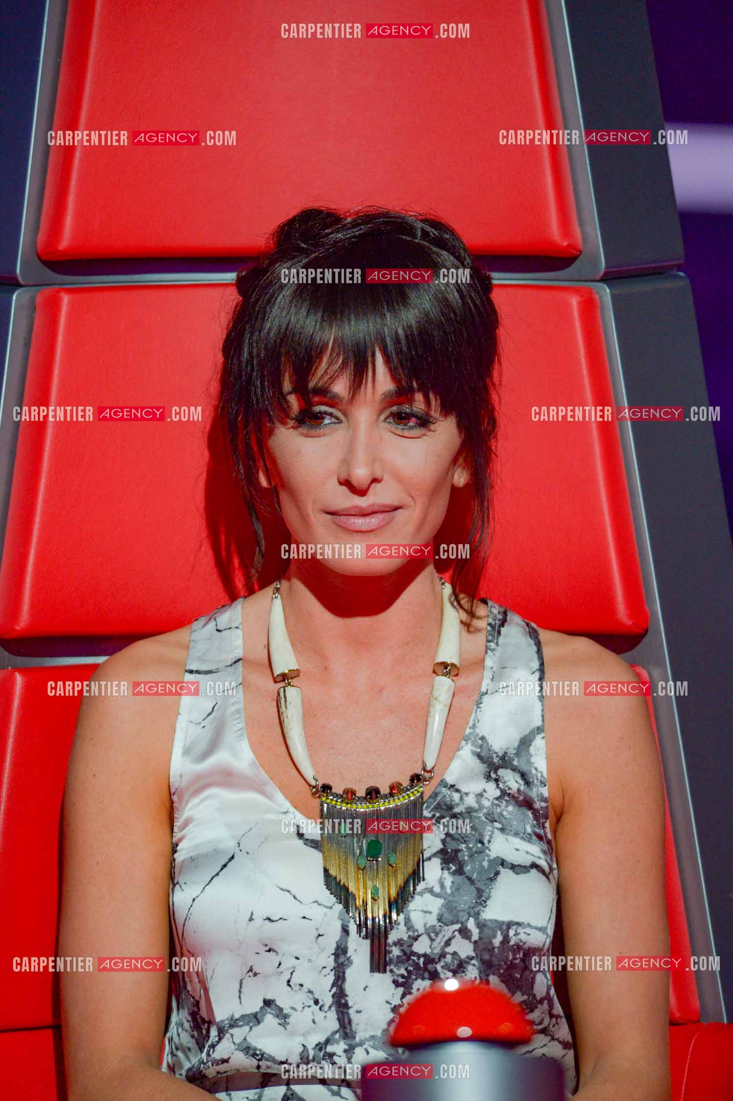 La chanteuse Jenifer Bartoli coach vocal de l'émission The Voice Kid's dans son fauteuil rouge.  ( Exclusif )
