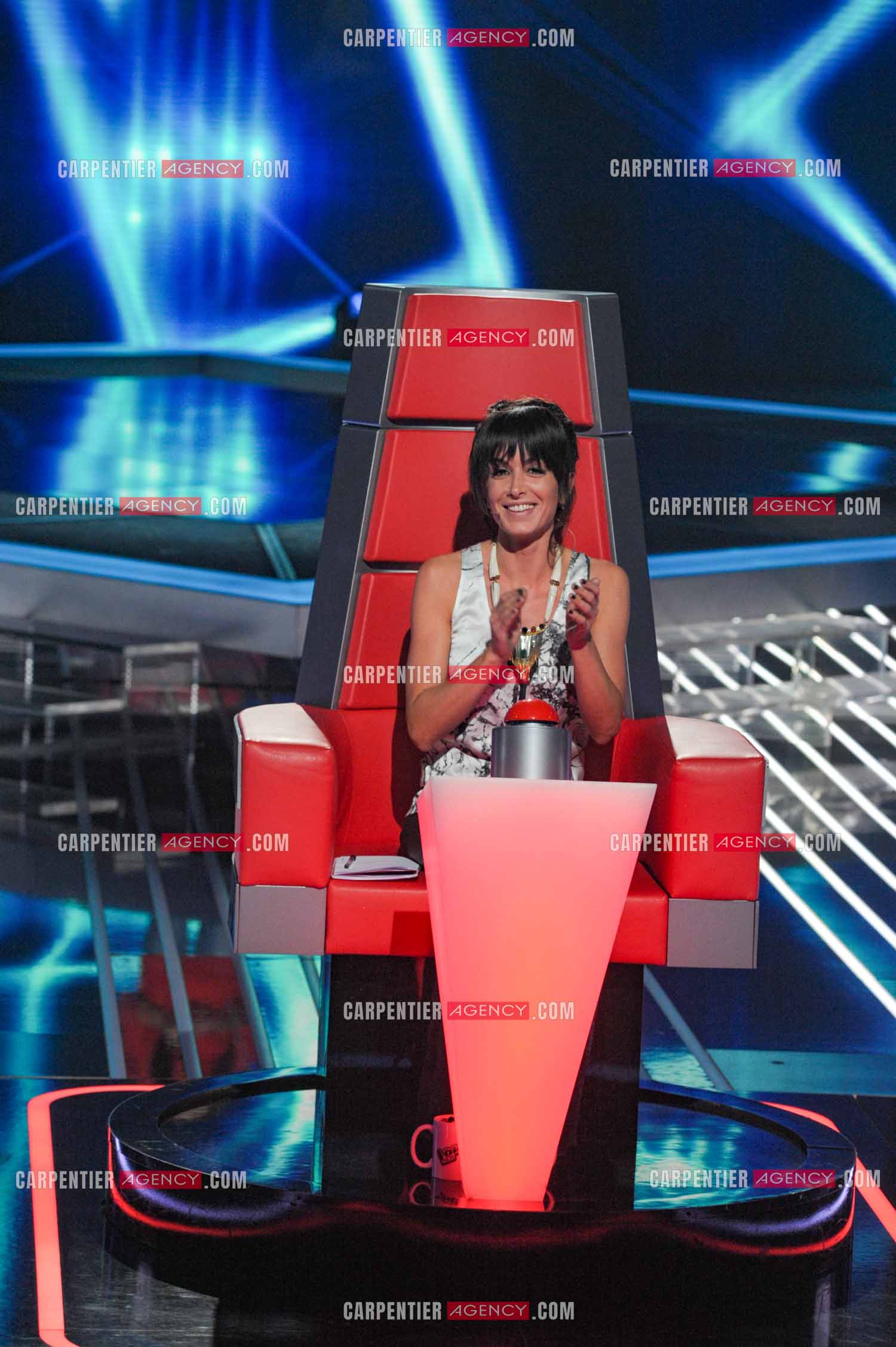 La chanteuse Jenifer Bartoli coach vocal de l'émission The Voice Kid's dans son fauteuil rouge.  ( Exclusif )