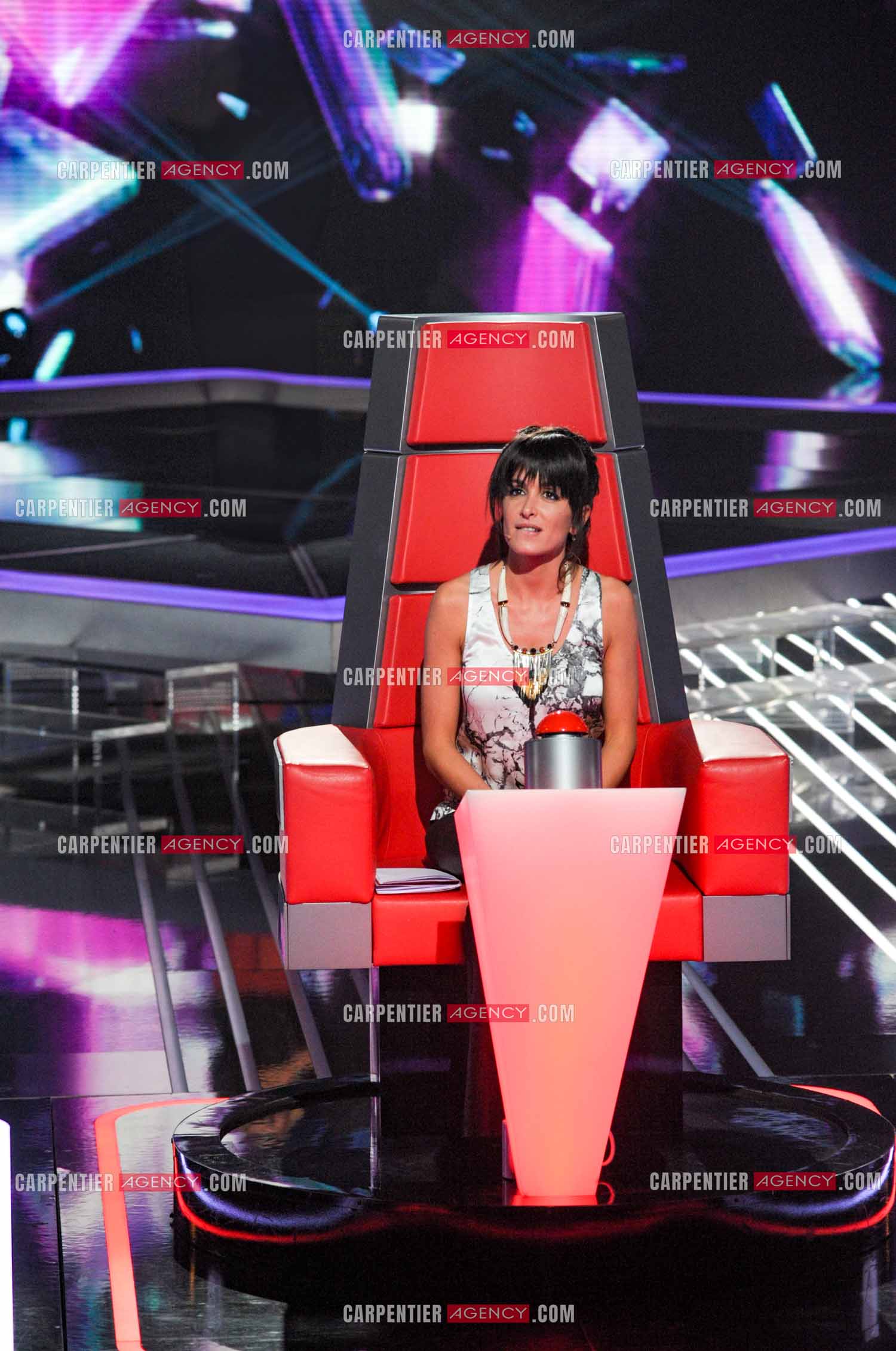 La chanteuse Jenifer Bartoli coach vocal de l'émission The Voice Kid's dans son fauteuil rouge.  ( Exclusif )