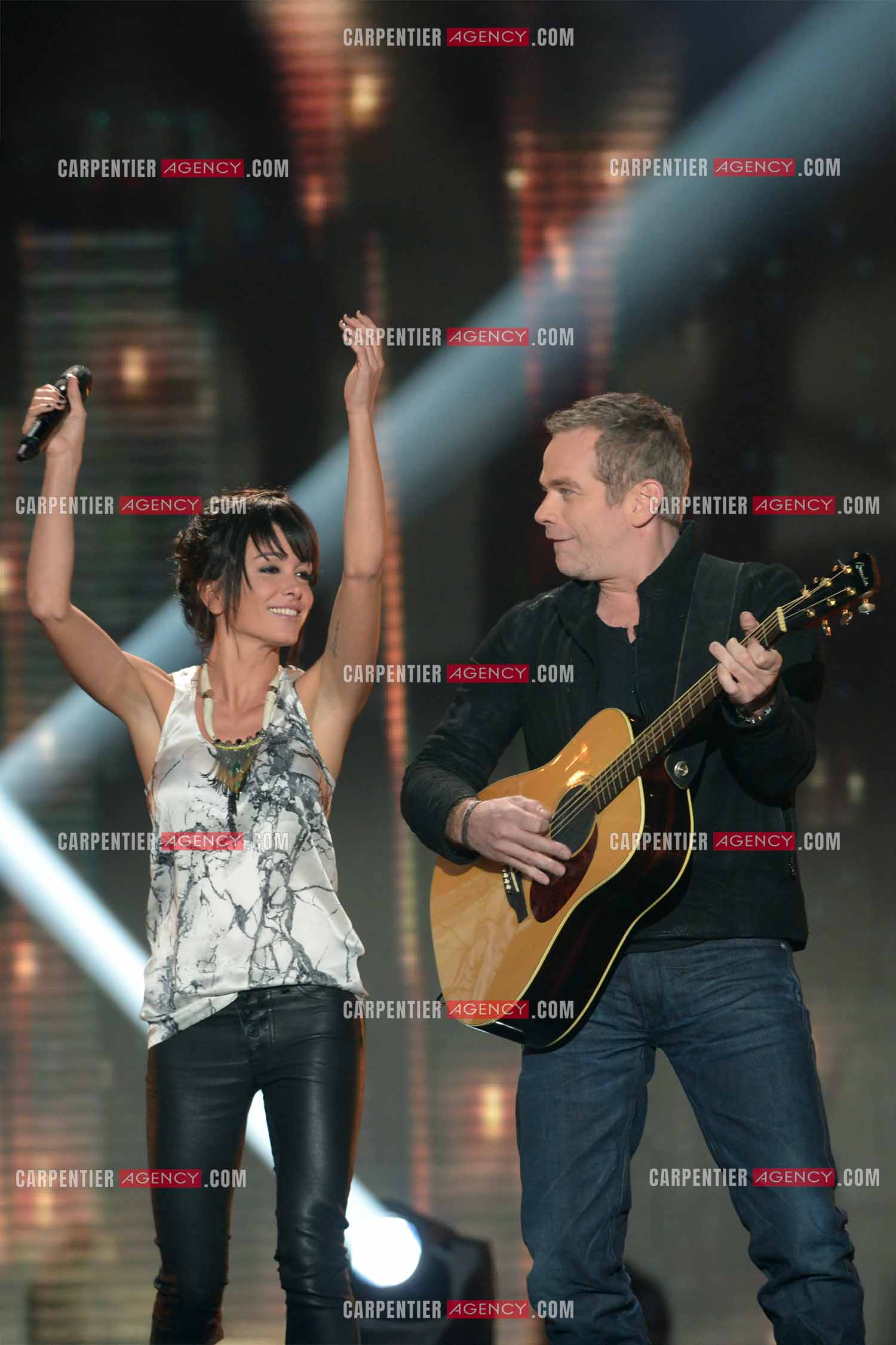 Les deux coachs de l'émission The Voice Kid's Jenifer et Garou lors d'un duo.  ( Exclusif )