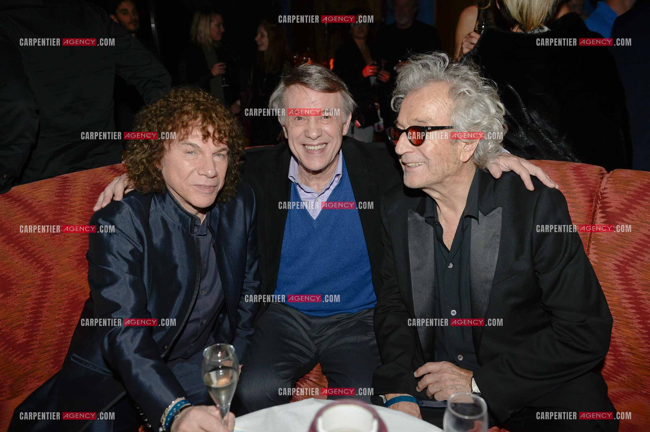 Le chanteur Salvatore Adamo entouré de ses deux amis les auteurs Richard Cocciante et Luc Plamondon au MANKO à PARIS.