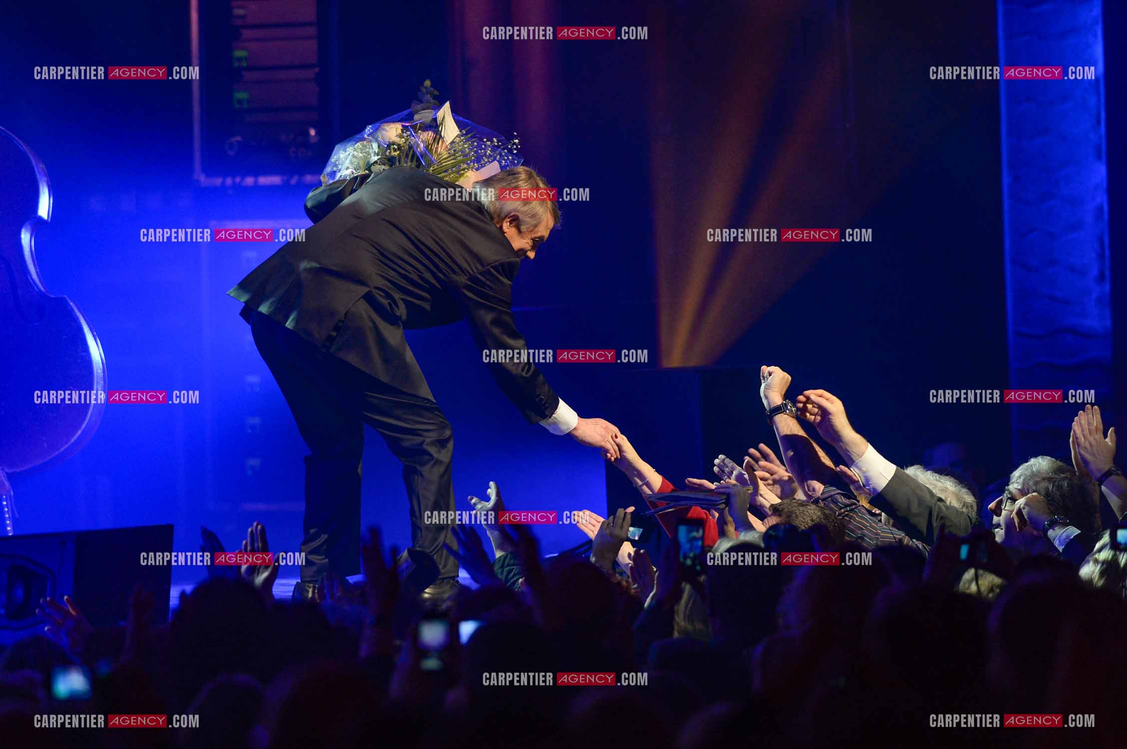 Le chanteur Salvatore Adamo en concert au Grand Rex à Paris.